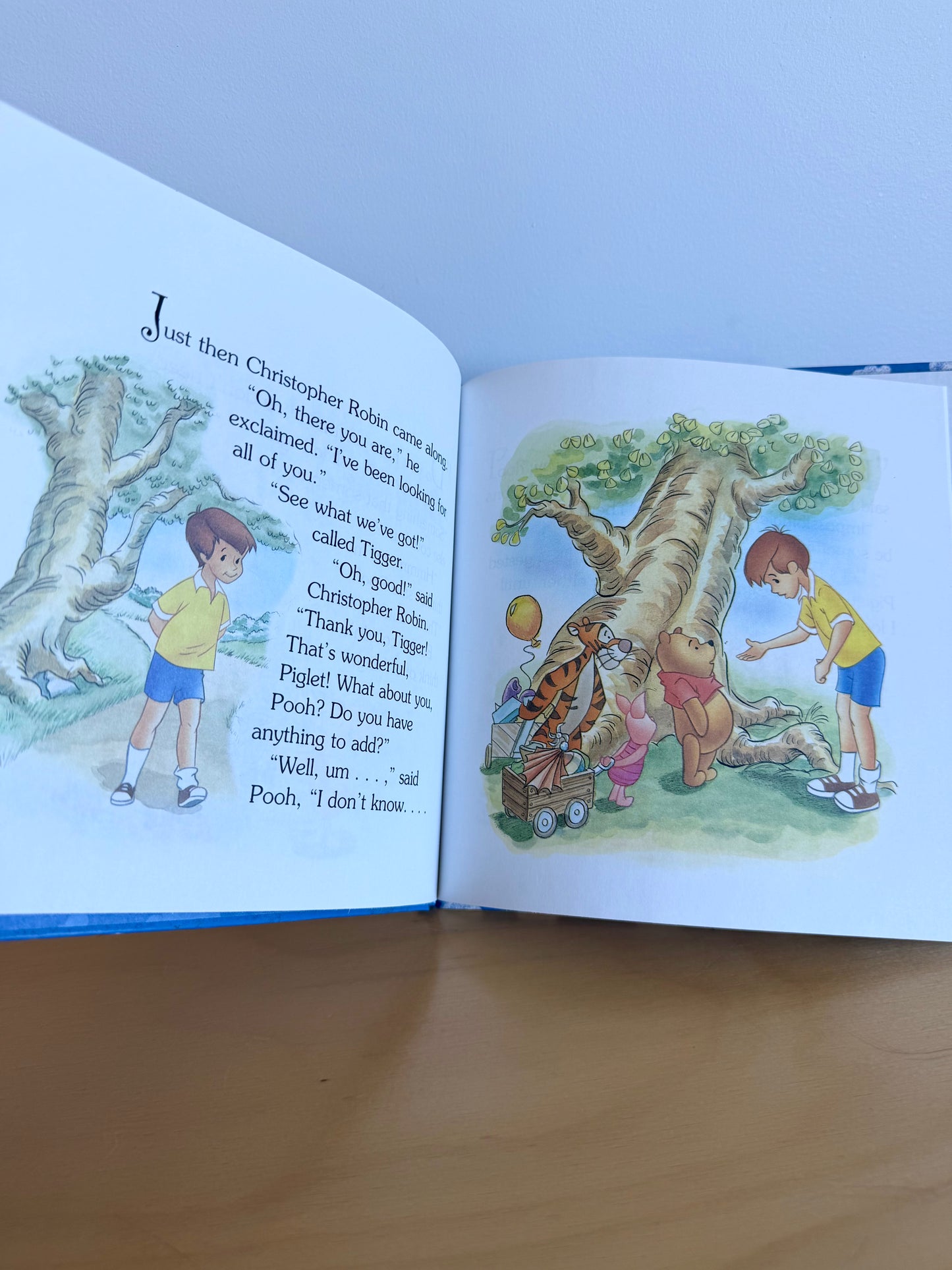 Pooh, The Giving Bear Book / 3-5 years