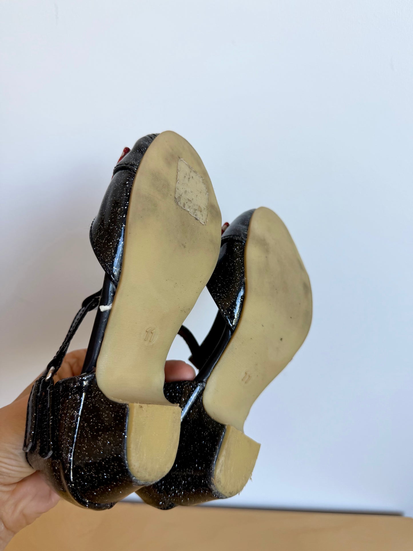 Minnie Black Sparkly Shoes / Size 11 Little Kid