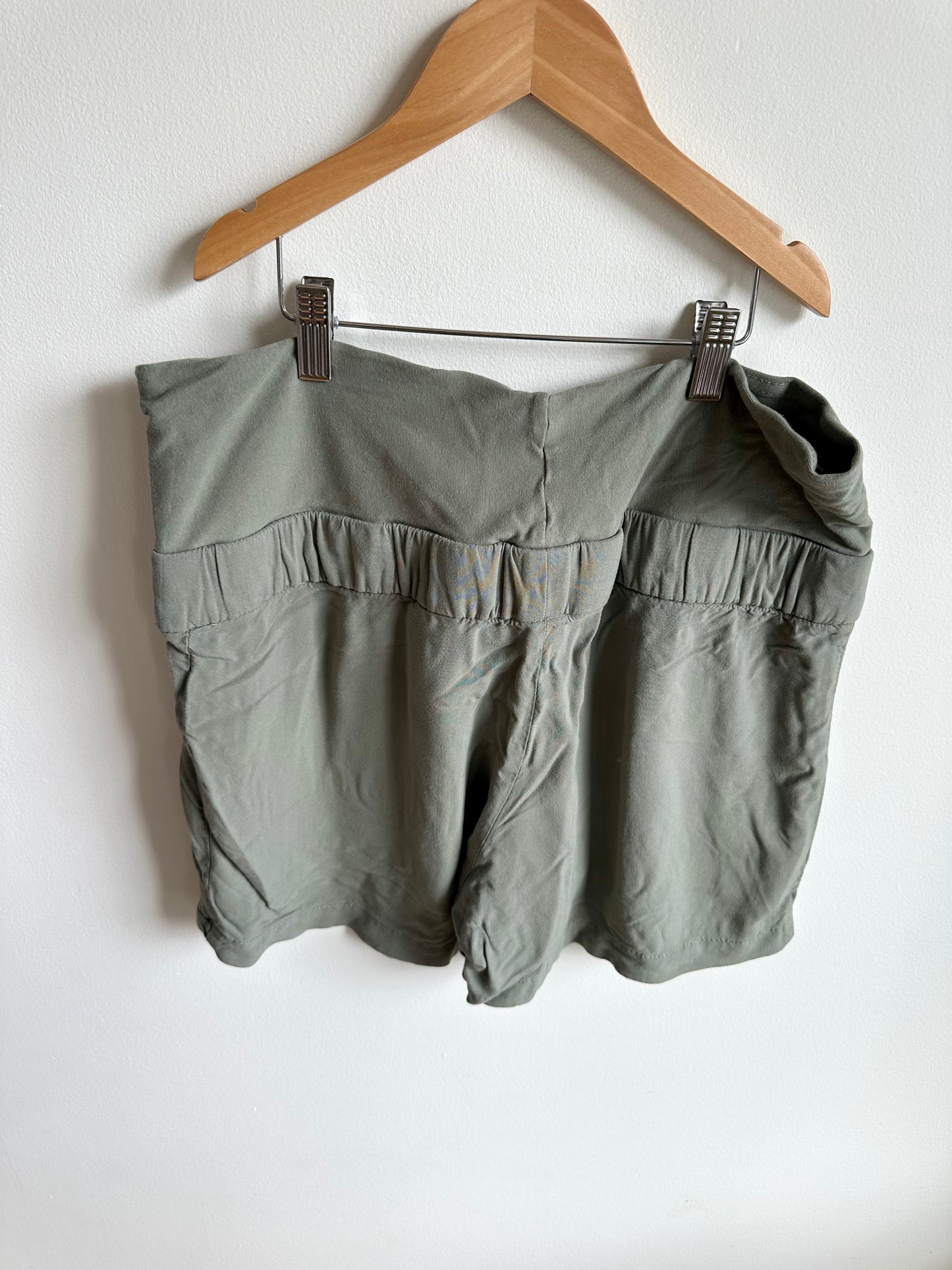 H&M Sage Maternity Shorts / M