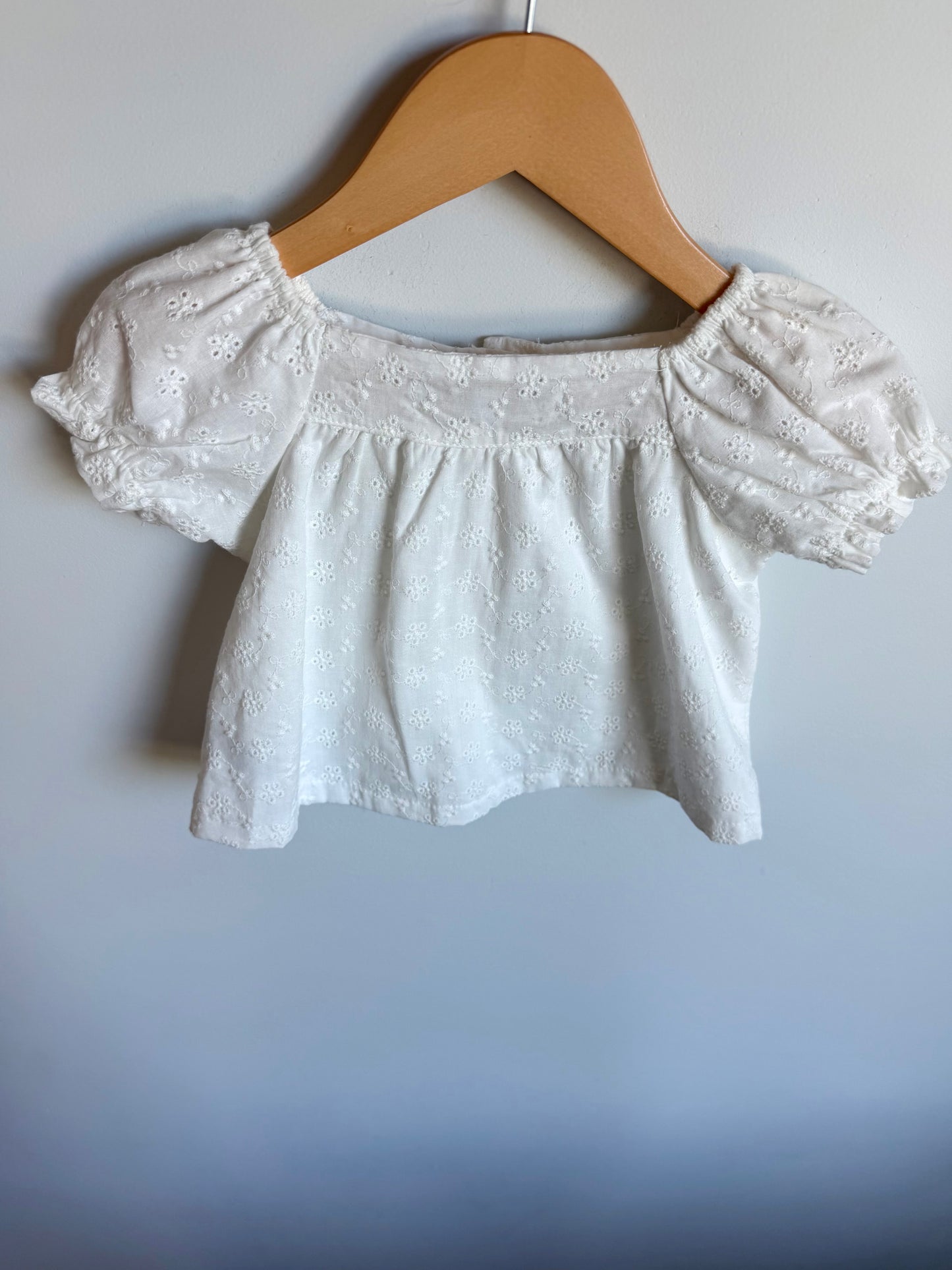 Eyelet White Button Top / 18m