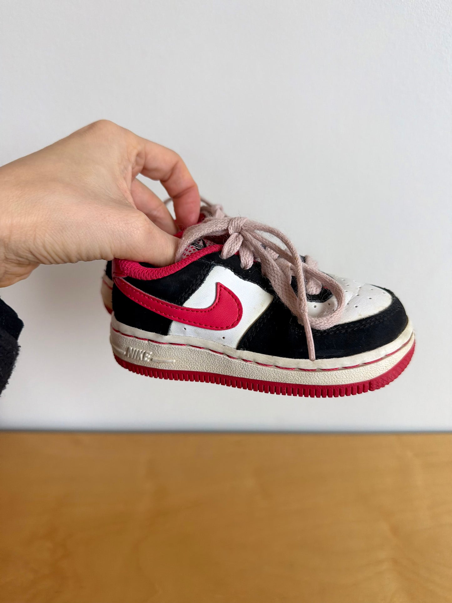 Nike Vibrant Pink Swish Shoes / Size 6 Toddler
