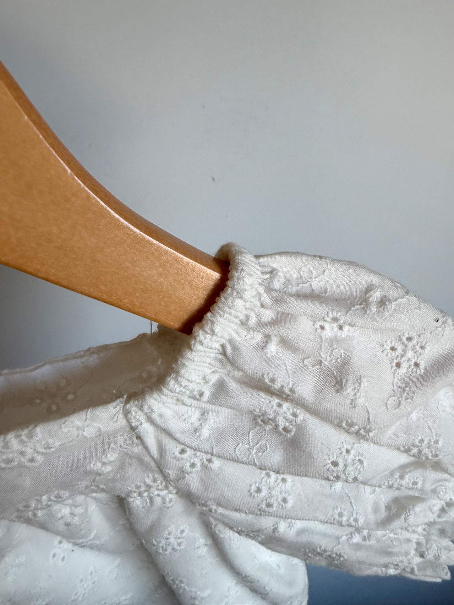 Eyelet White Button Top / 18m