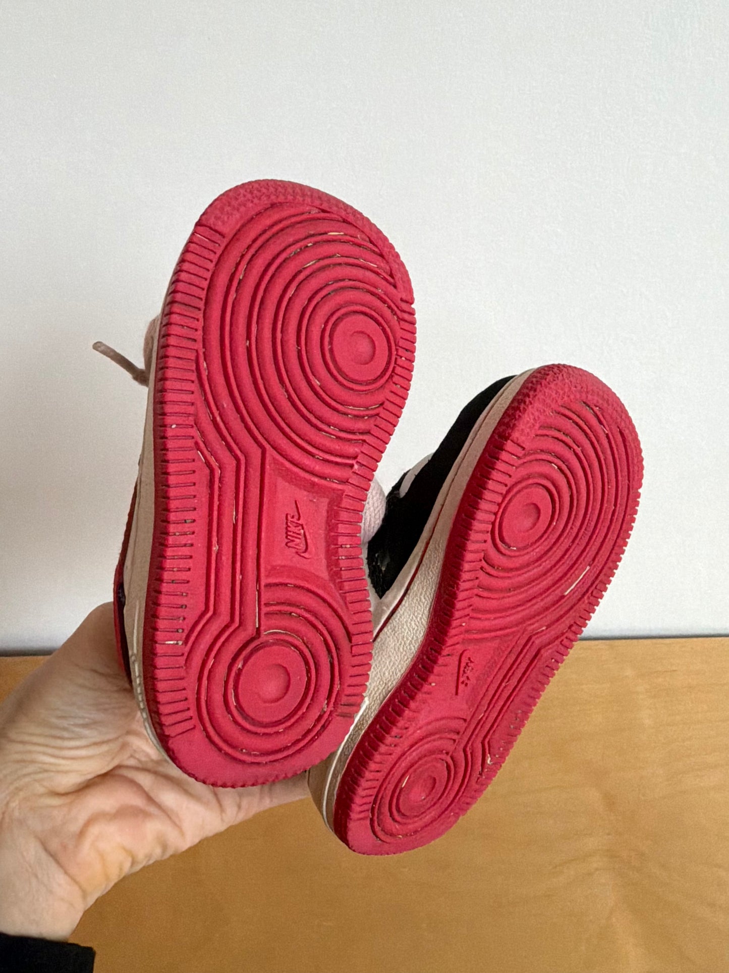 Nike Vibrant Pink Swish Shoes / Size 6 Toddler