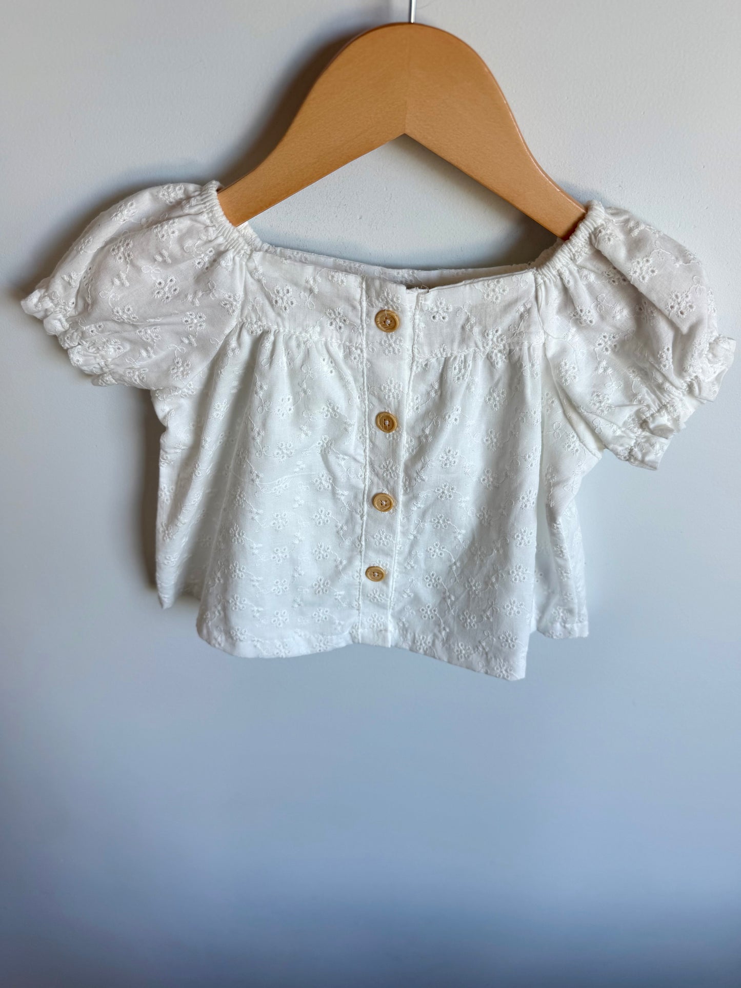 Eyelet White Button Top / 18m
