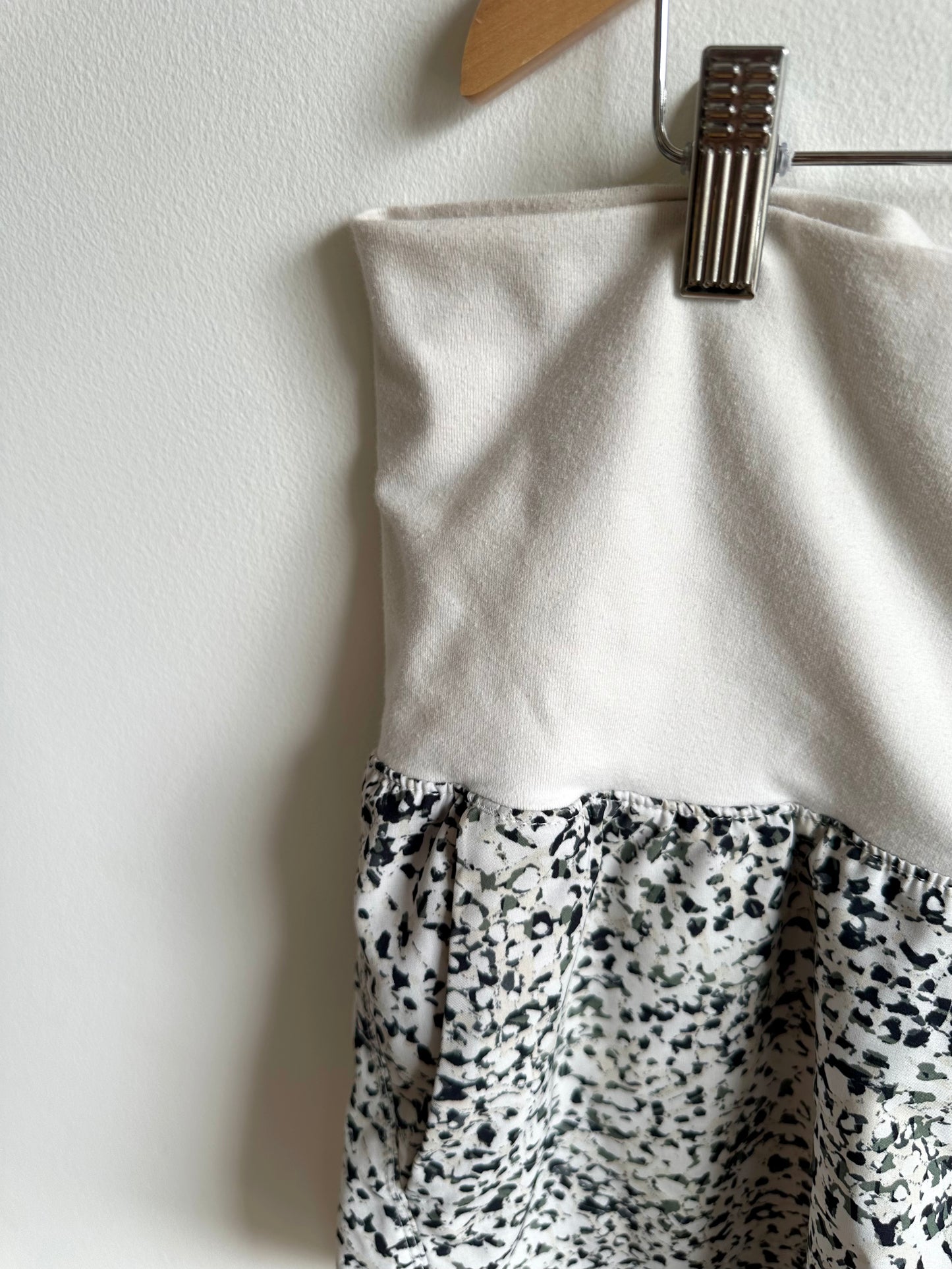 Speckled Black + White Maternity Active Shorts / M