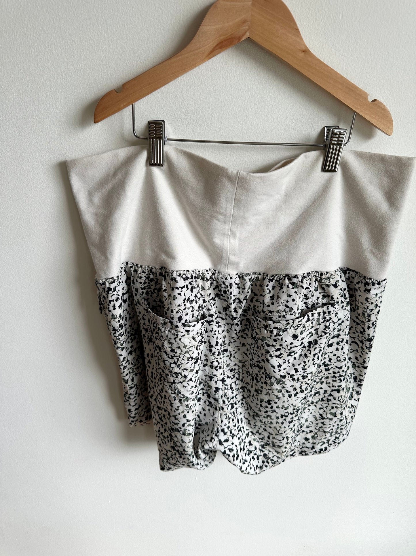 Speckled Black + White Maternity Active Shorts / M