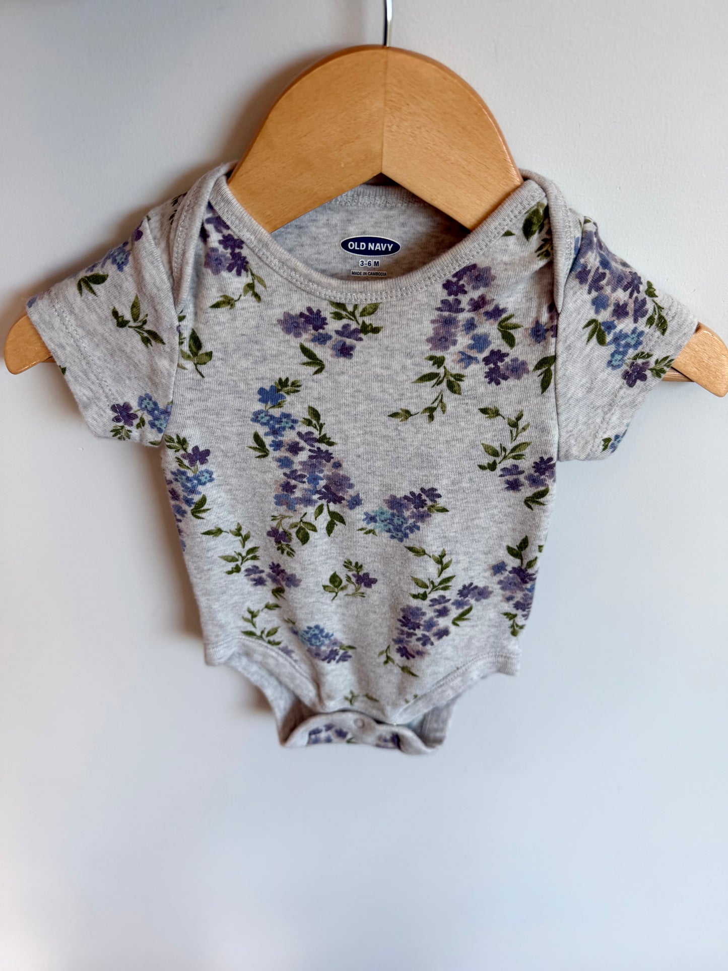 Grey Bodysuit with Purple Flowers / 3-6m
