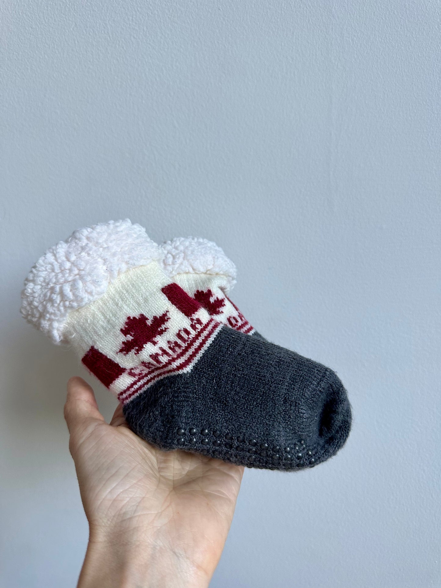 Canada Grip Socks / 3-12m?