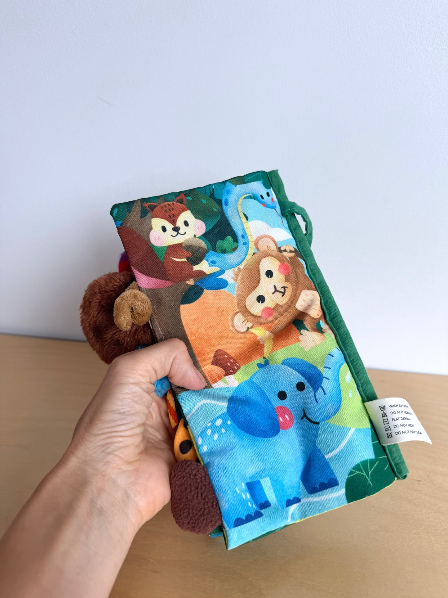Jungly Tails Soft Book / 0-1 years