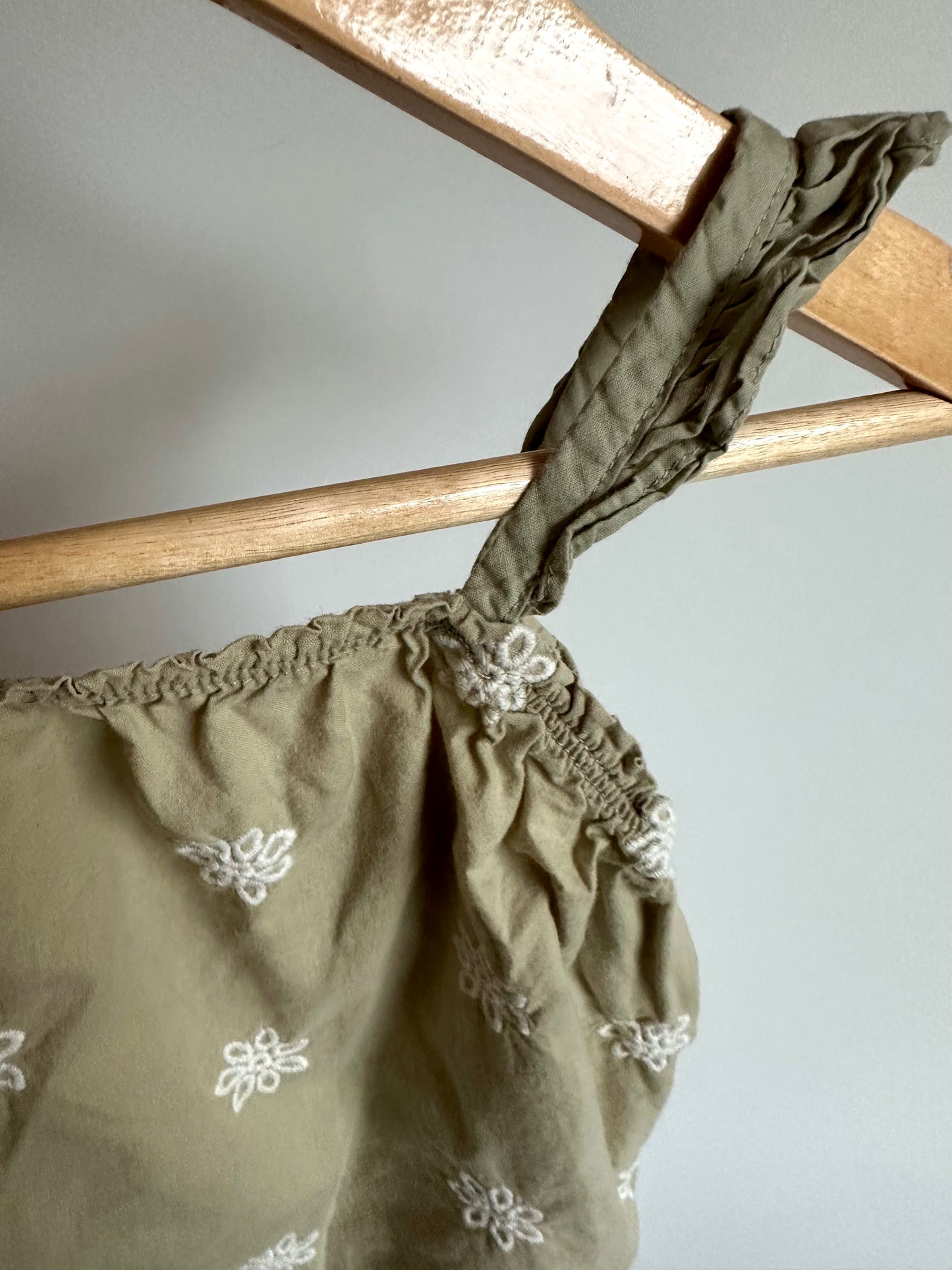 Flower Embroidered Tank Top / 18m