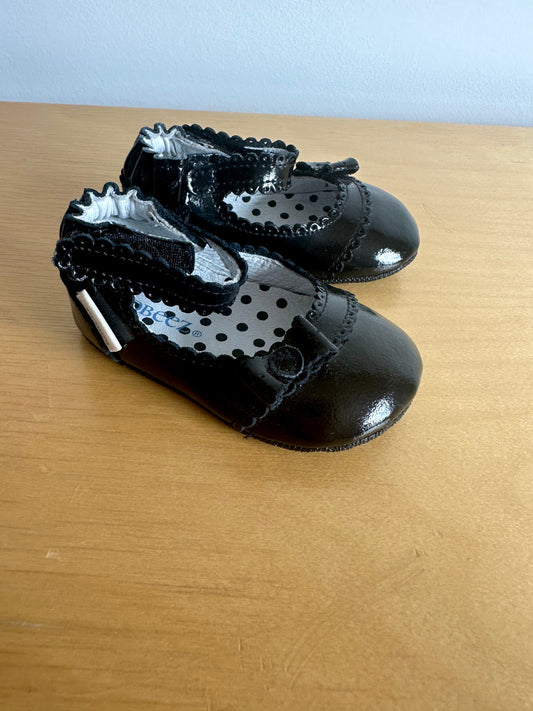 Robeez Leather Slip On Black Sandal / 3-6m