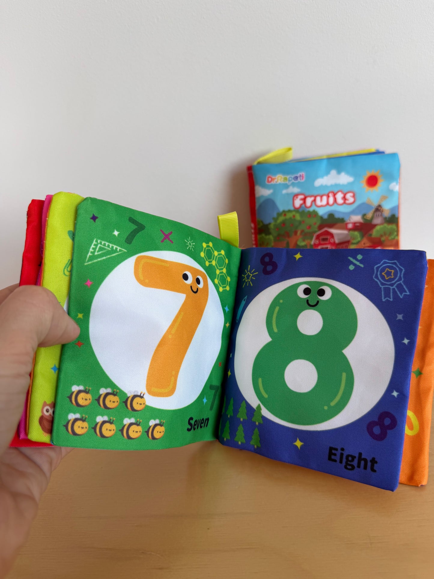 Numbers + Fruits Squeaky Book / 0-1 years