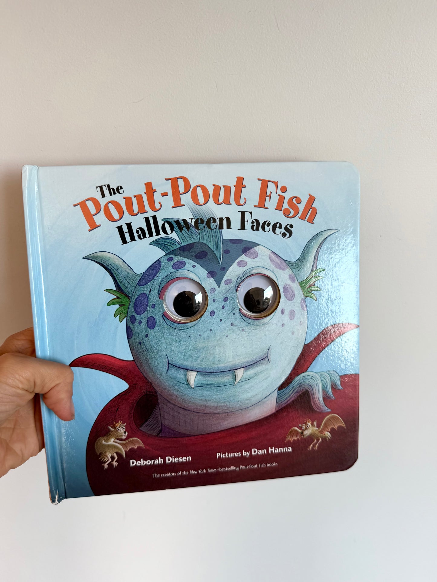 Halloween Pout-Pout Fish Board Book / 2-3 years