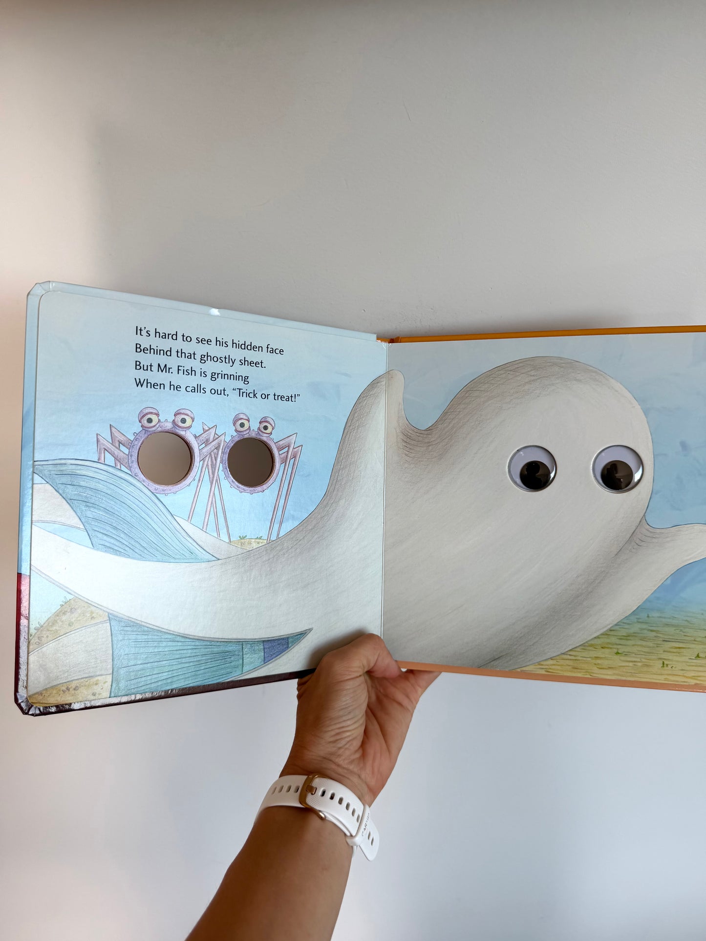 Halloween Pout-Pout Fish Board Book / 2-3 years