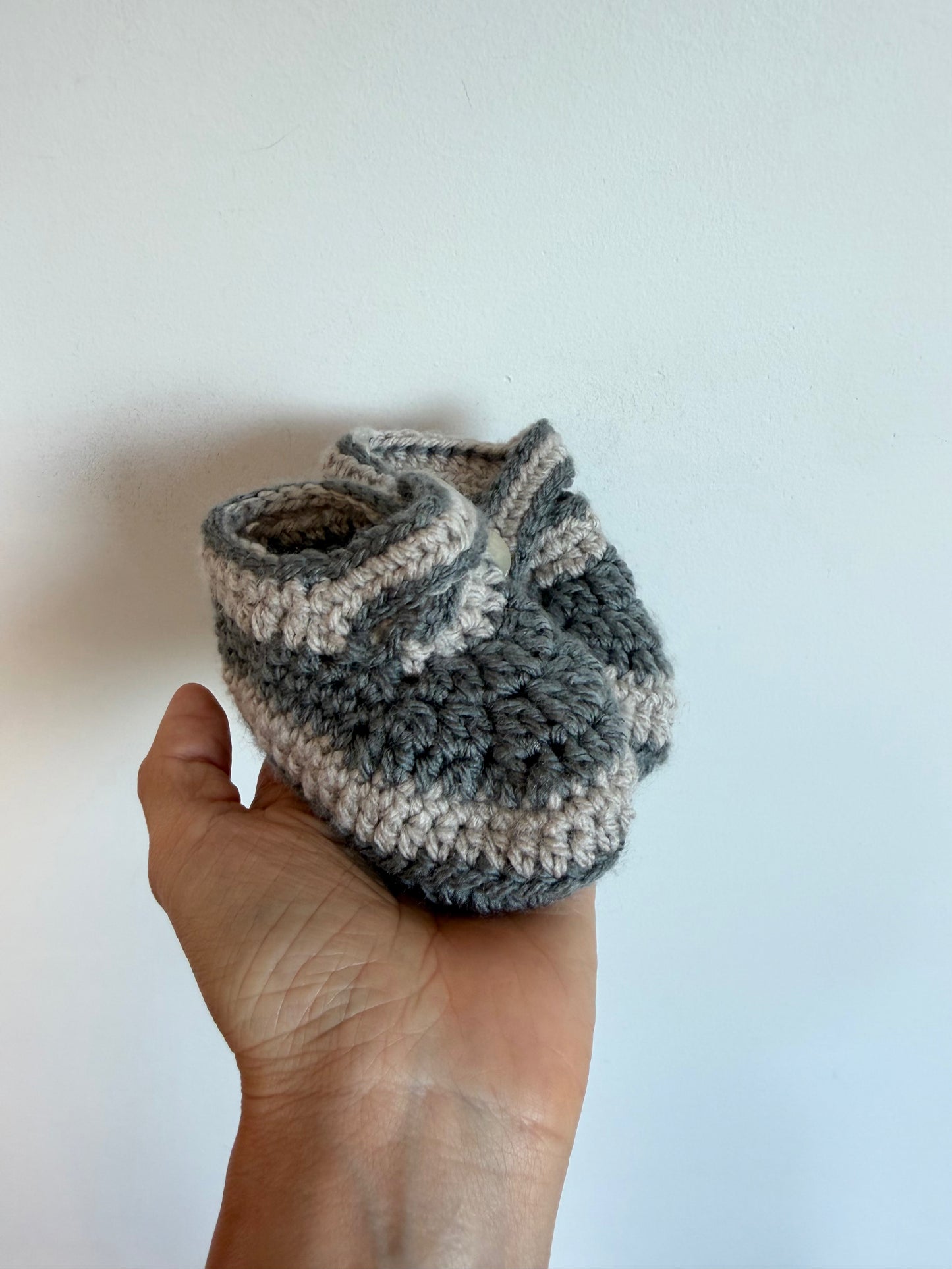 Grey Striped Slippers with Button / 0-6m
