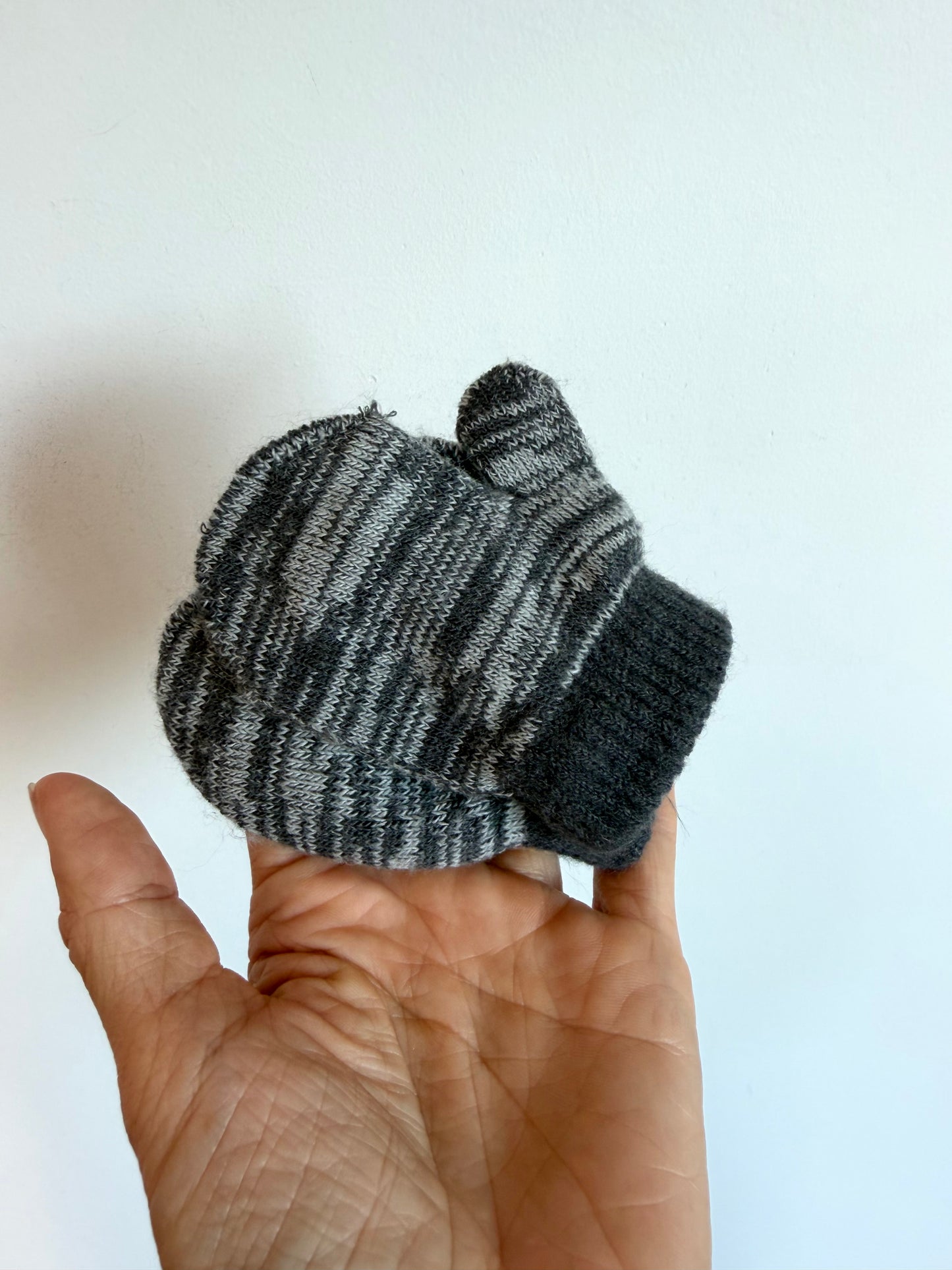 Grey Striped Mittens / 0-3m