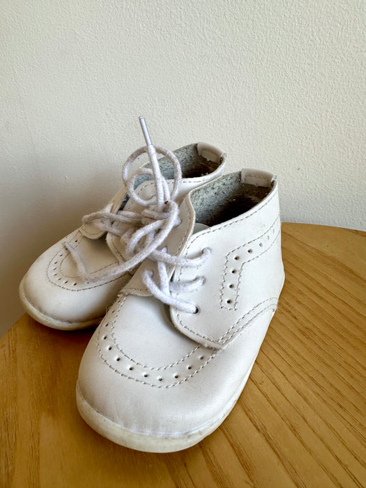 White Formal Shoes / Size 5 -6 Toddler