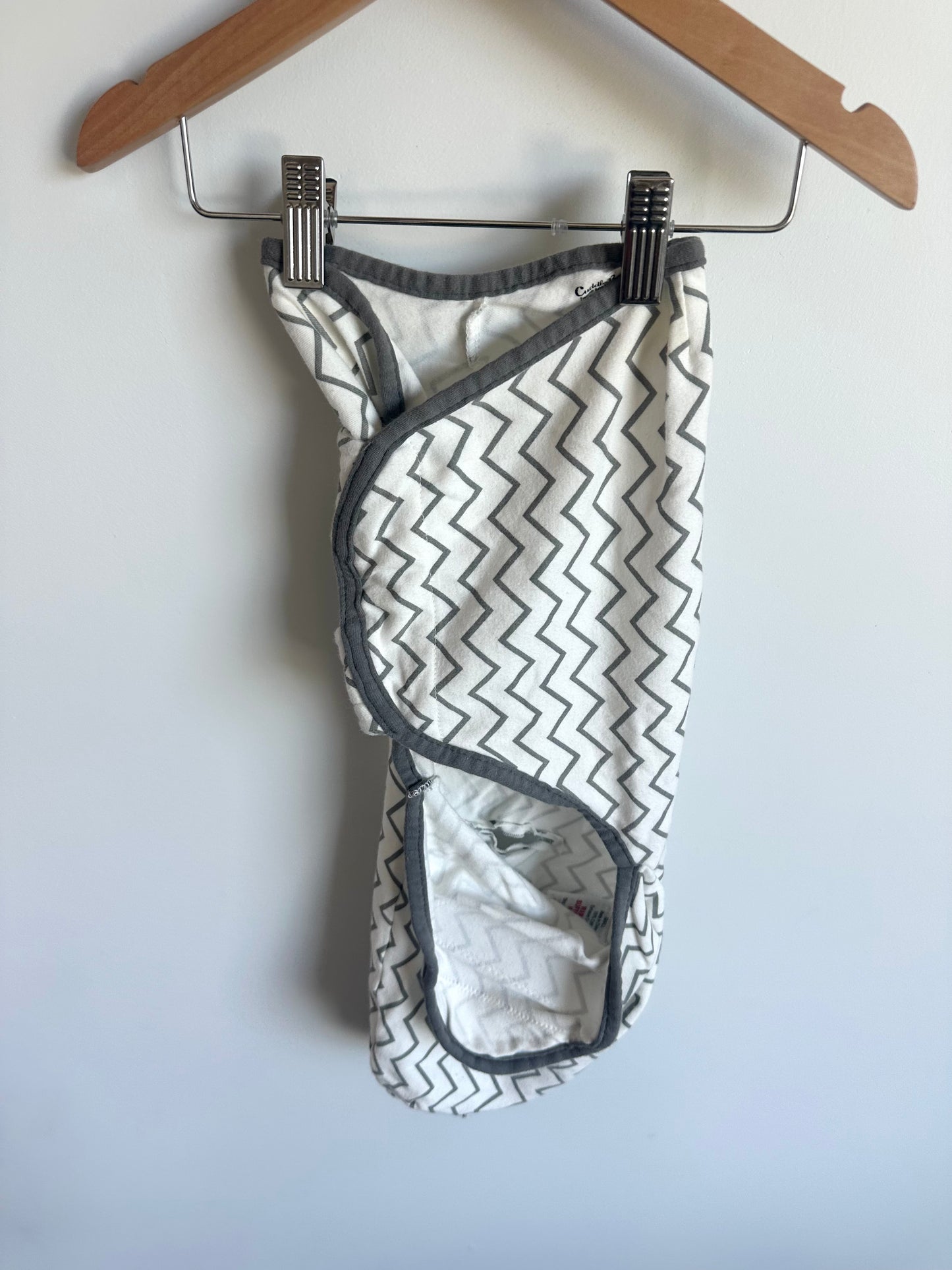 Set of 2 Grey Pattern Swaddles / 0-3m (7-14lbs)