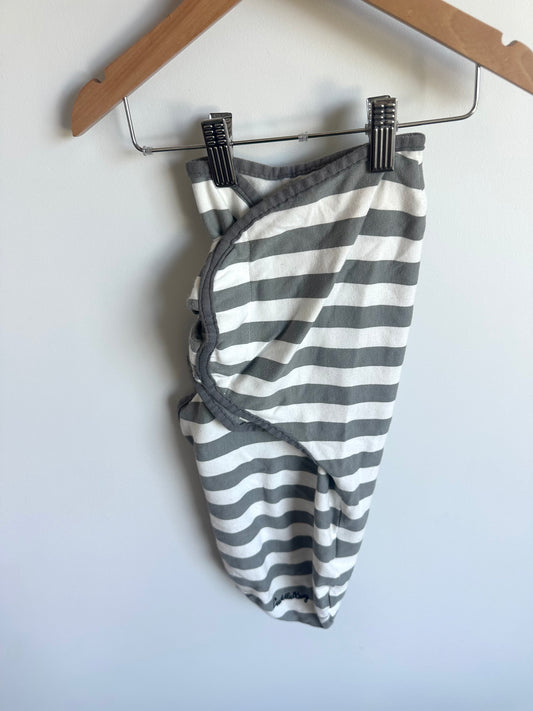 Set of 2 Grey Pattern Swaddles / 0-3m (7-14lbs)
