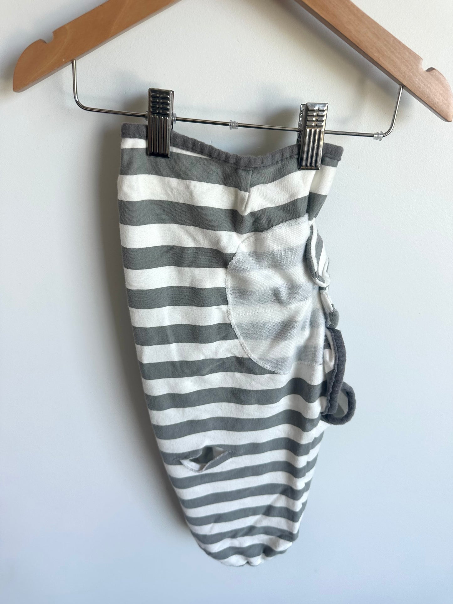 Set of 2 Grey Pattern Swaddles / 0-3m (7-14lbs)