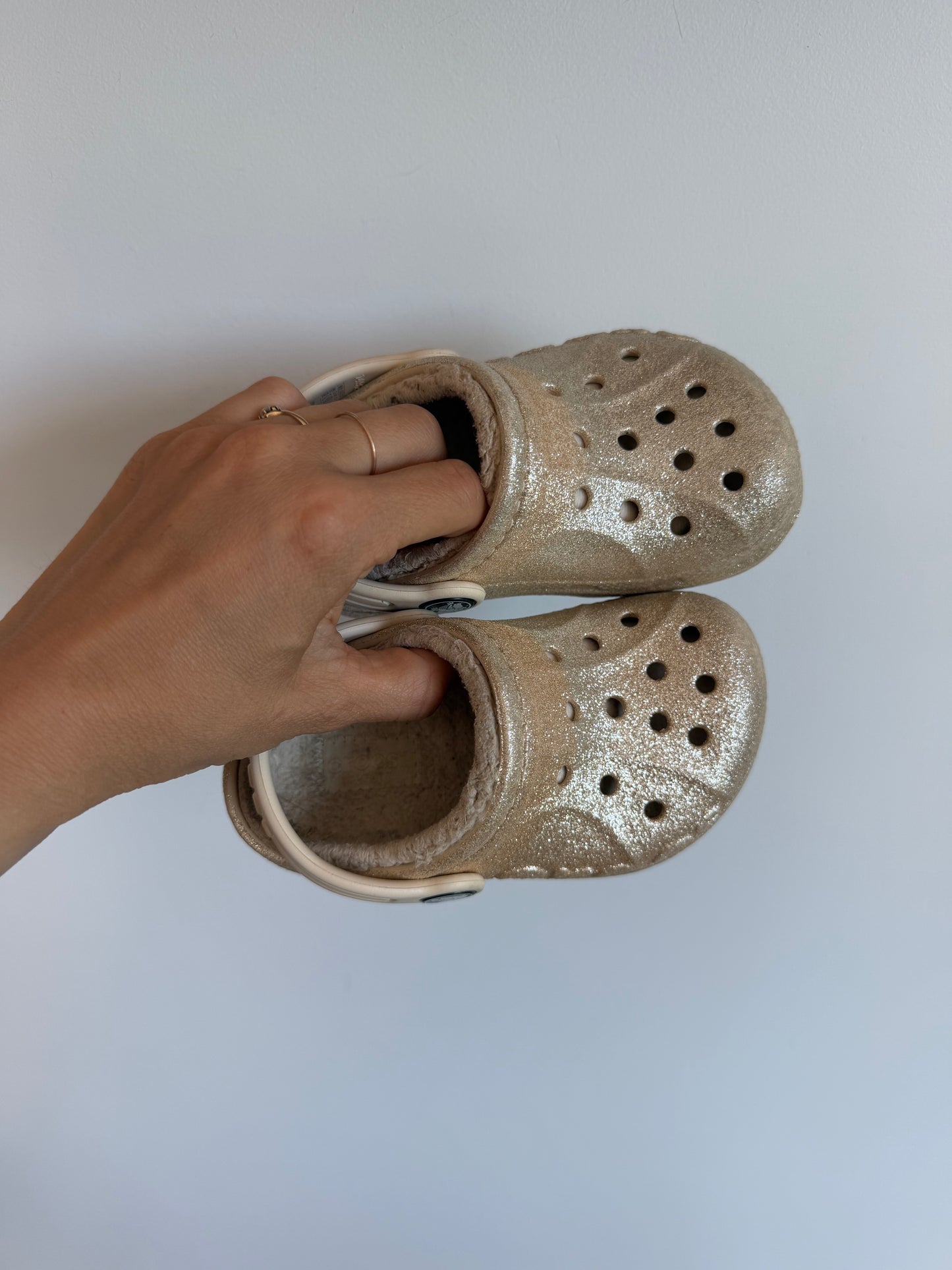 Gold Sparkle Lined Crocs / Size 7 Toddler