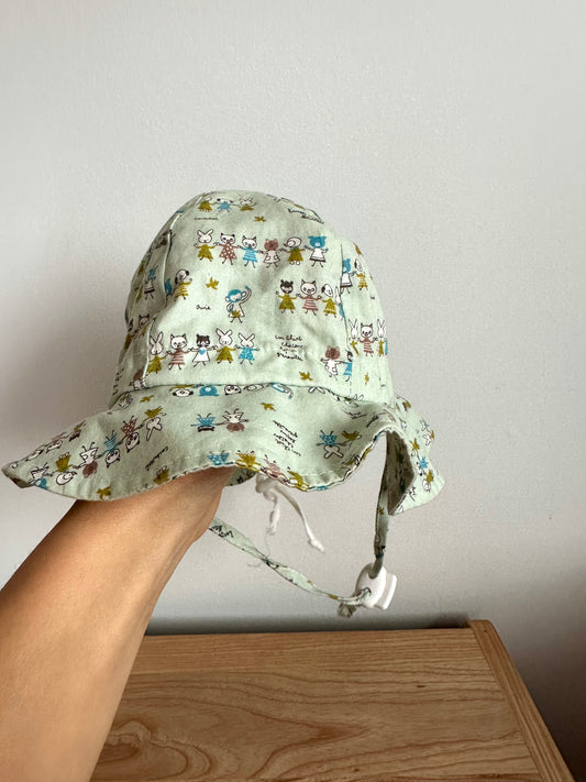 Characters Holding Hands Strap Hat / 0-6m