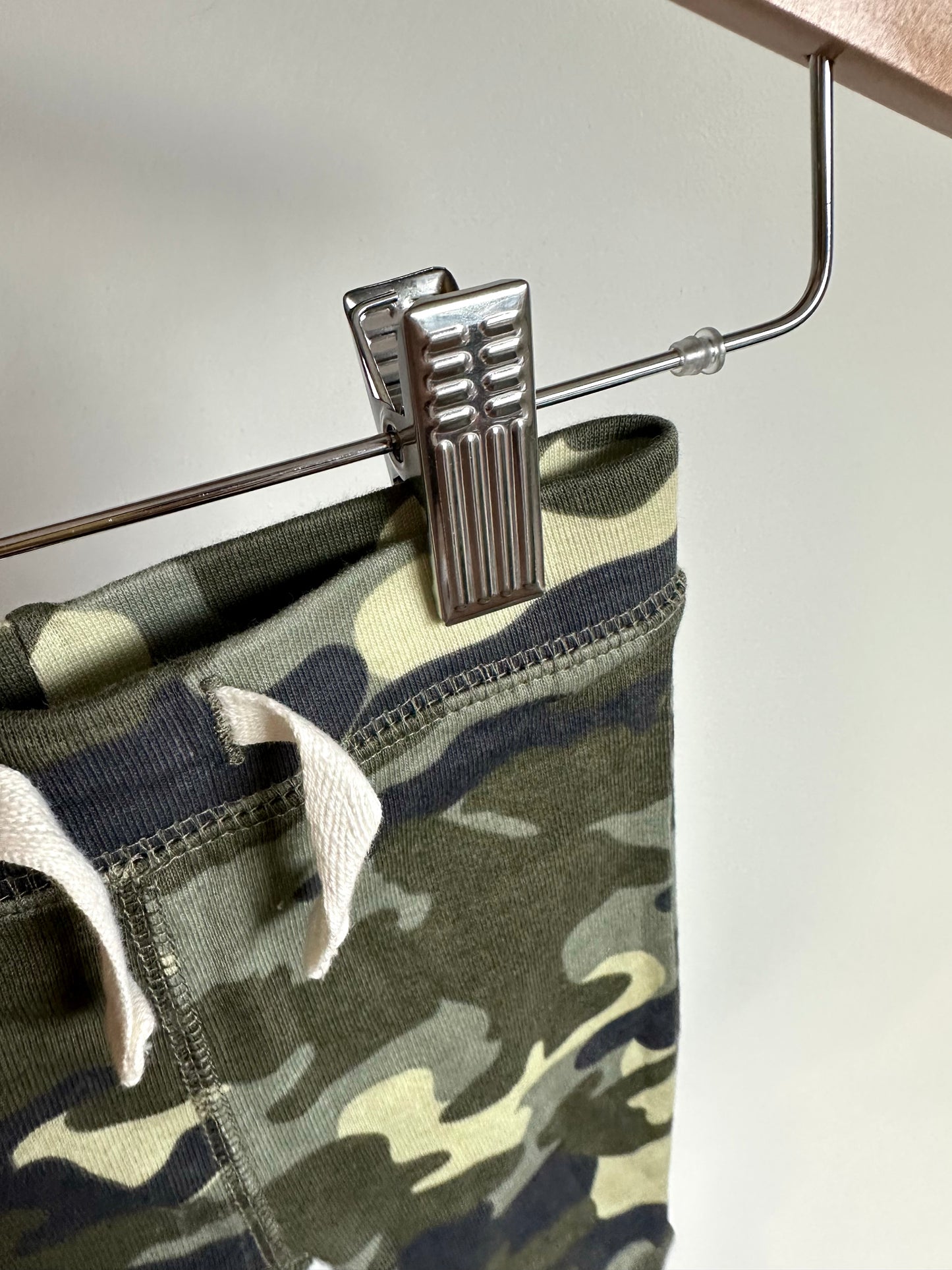 Green Camo Tapered Pants with Drawstring / 0-3m