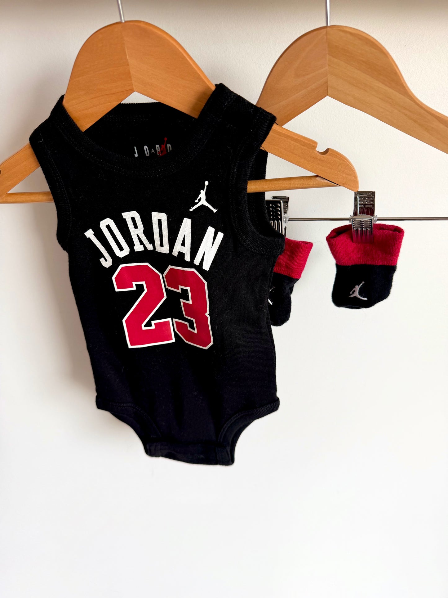 Jordan Bodysuit + Socks Set / 6m