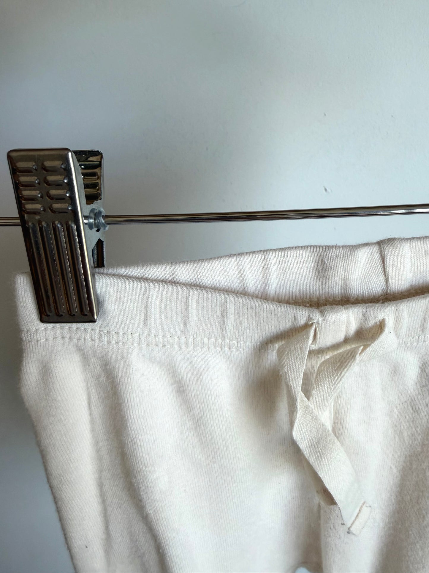 White Tapered Pants / 6-12m