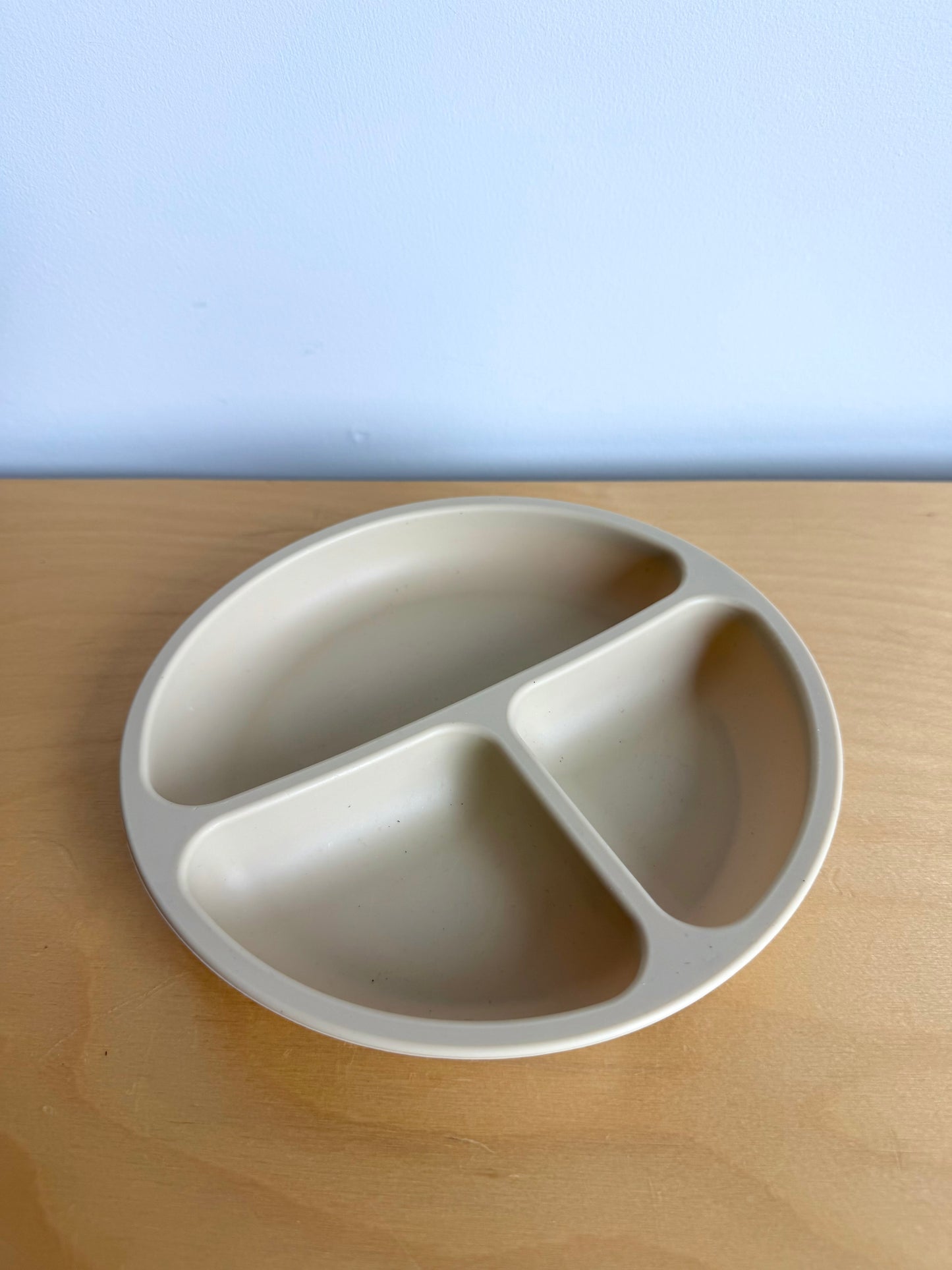 Set of 2 Tan Suction Plates