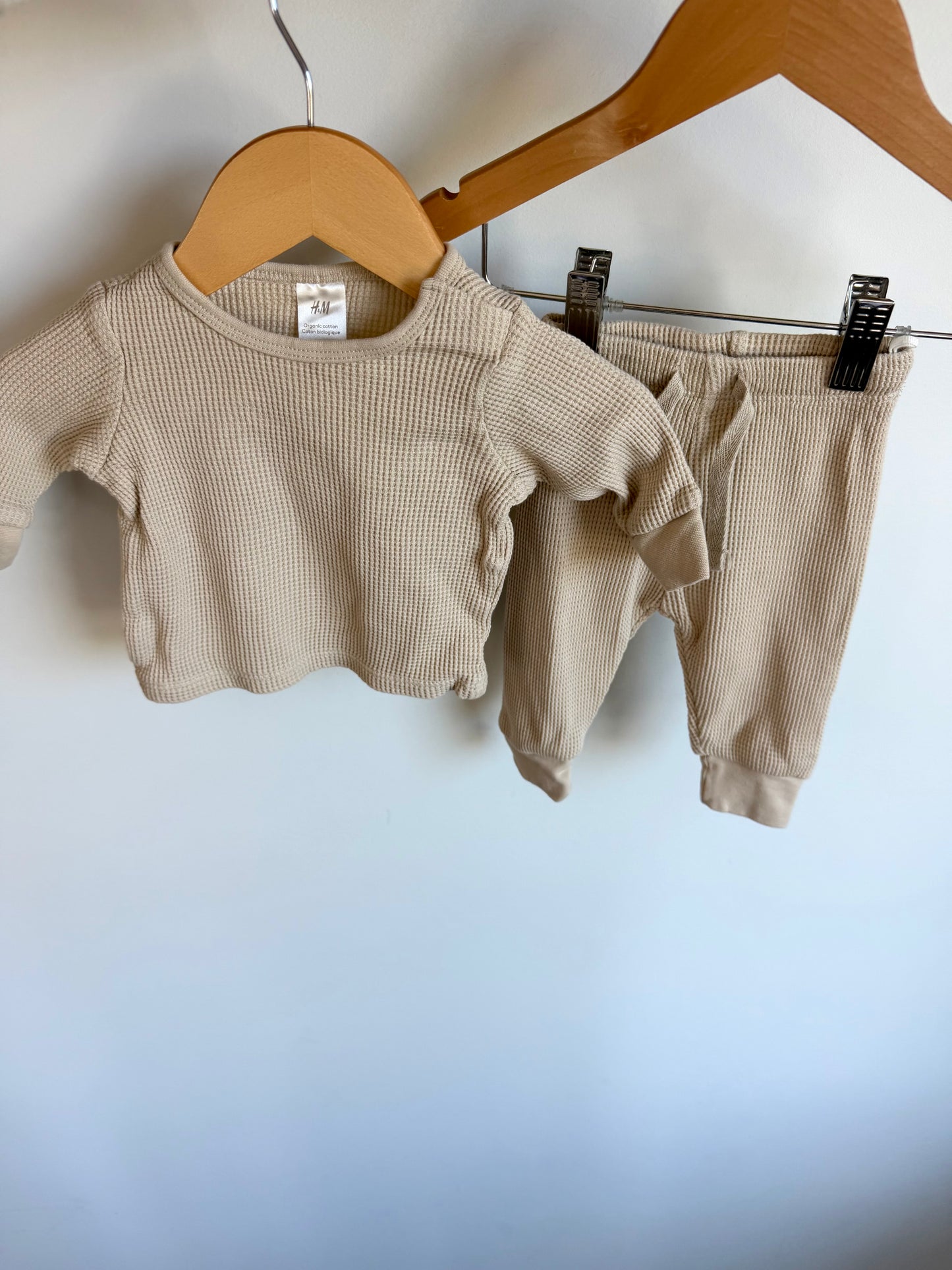 H&M Oat Waffle Top + Pants Set / 1-2m