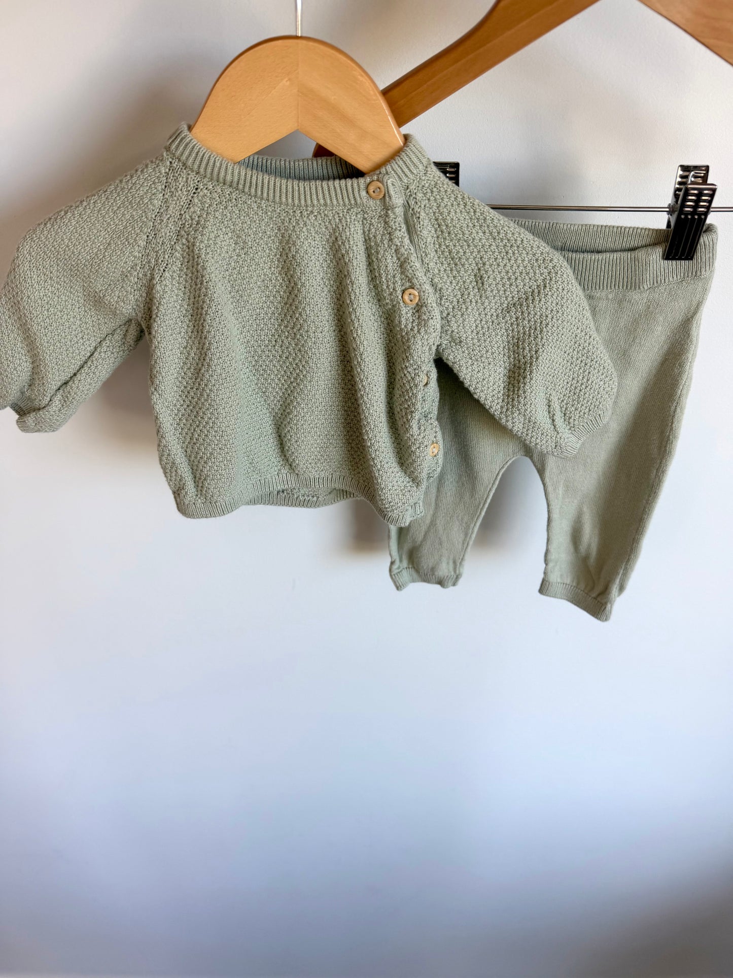 H&M Pistachio Sweater + Pants Set / 1-2m