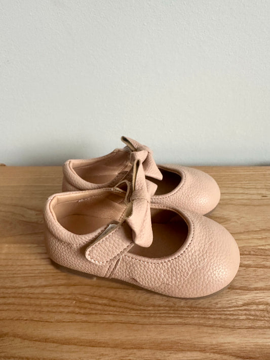 Blush Bow Shoes / Size 6 Toddler