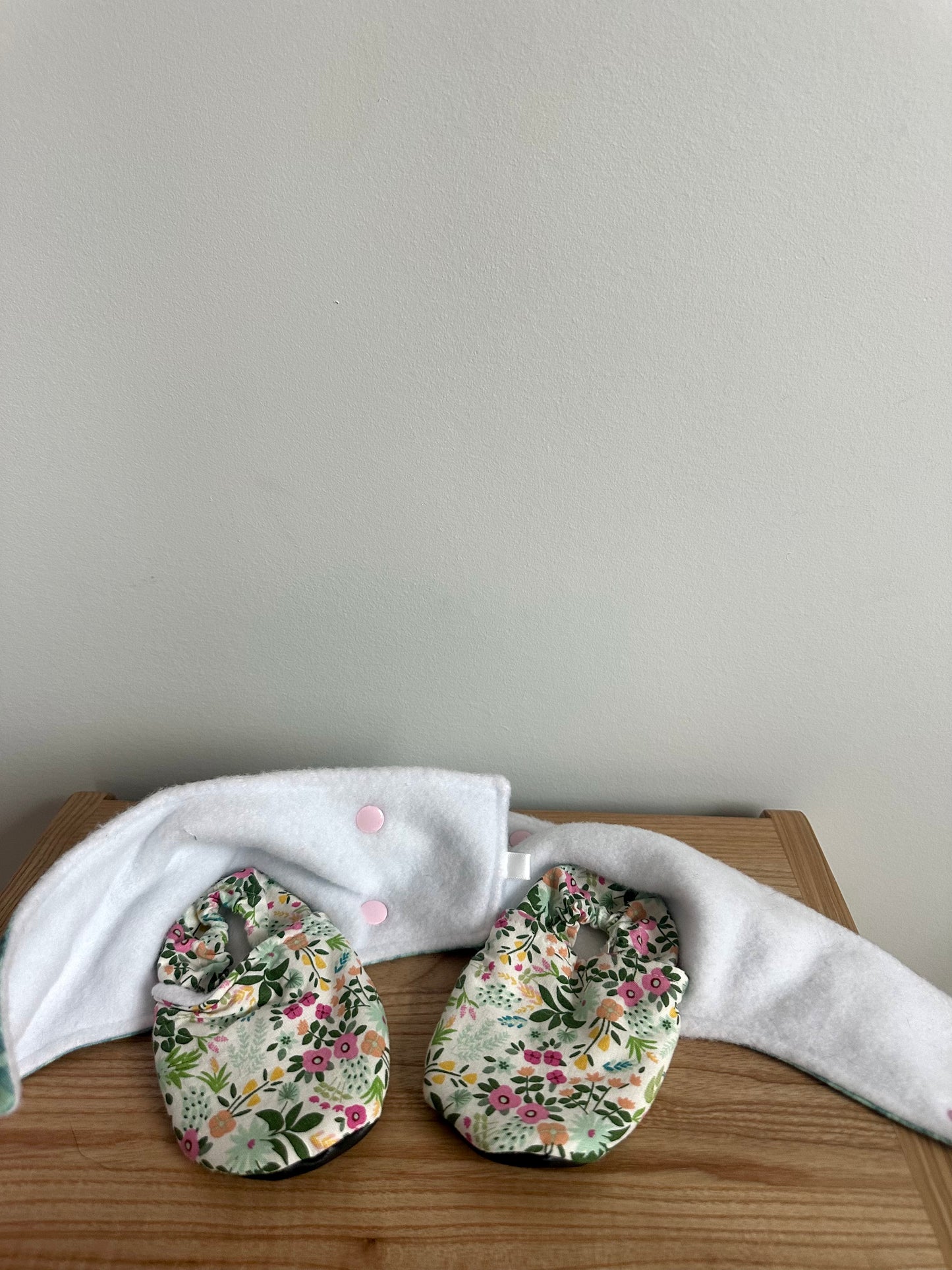 Floral Soft Sole Wrap Shoes / Size 6 Toddler?
