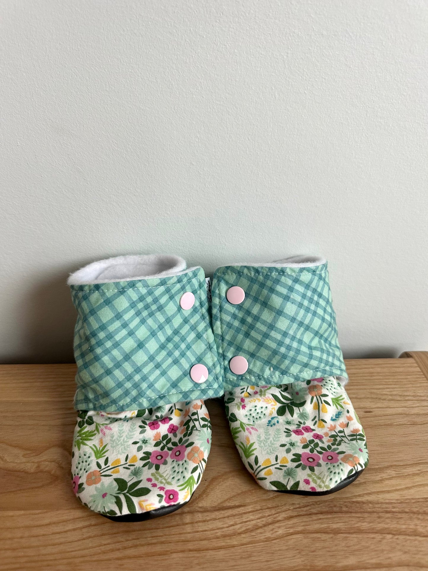 Floral Soft Sole Wrap Shoes / Size 6 Toddler?