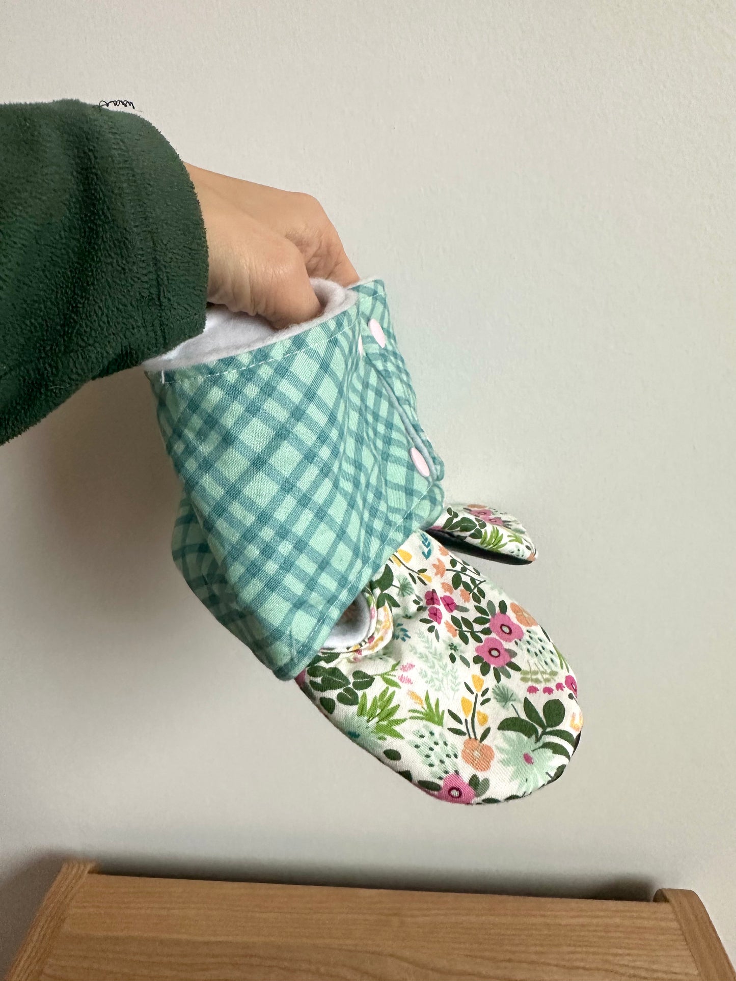 Floral Soft Sole Wrap Shoes / Size 6 Toddler?
