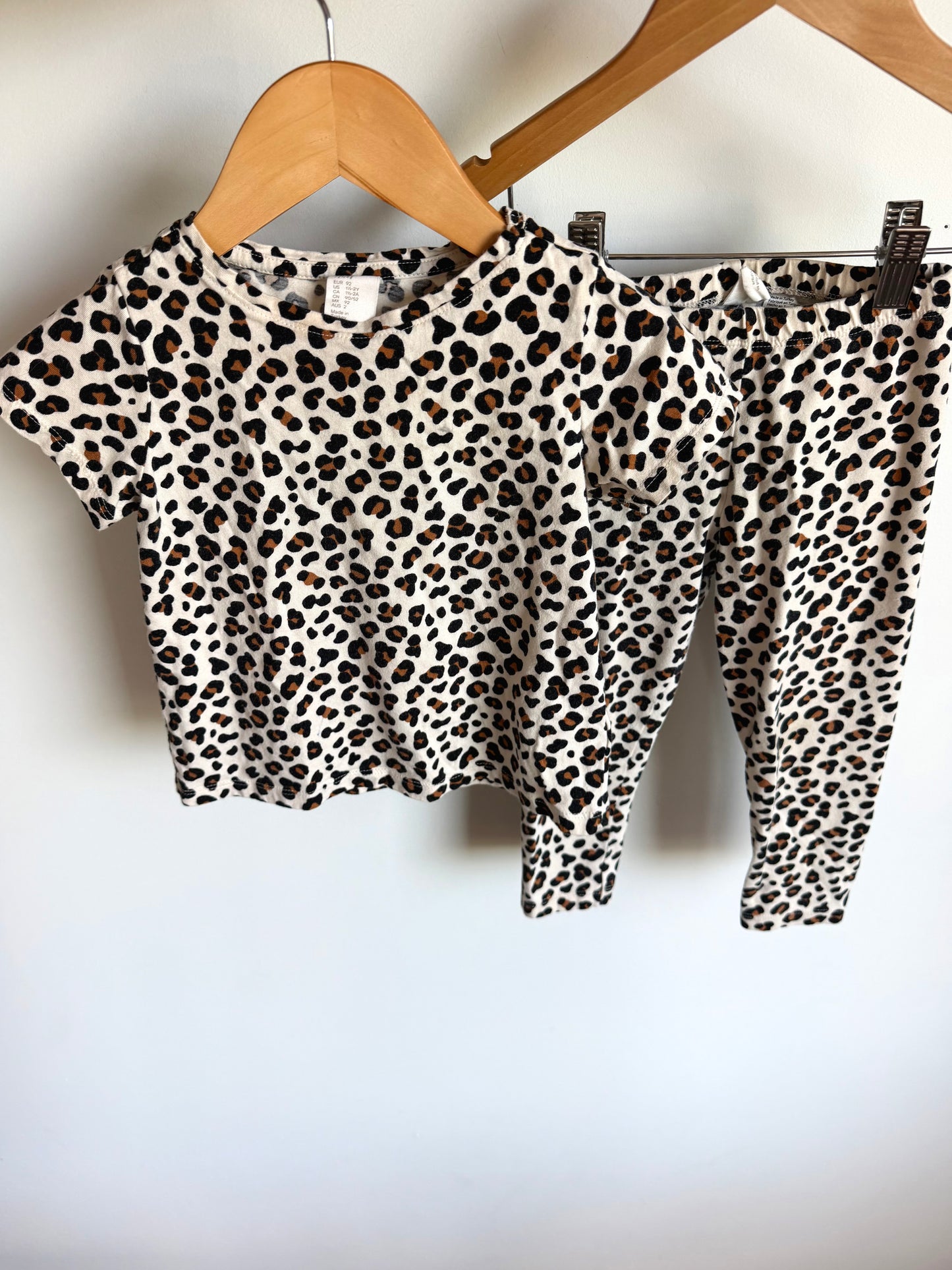 H&M Animal Print T-shirt + Leggings / 18-24m