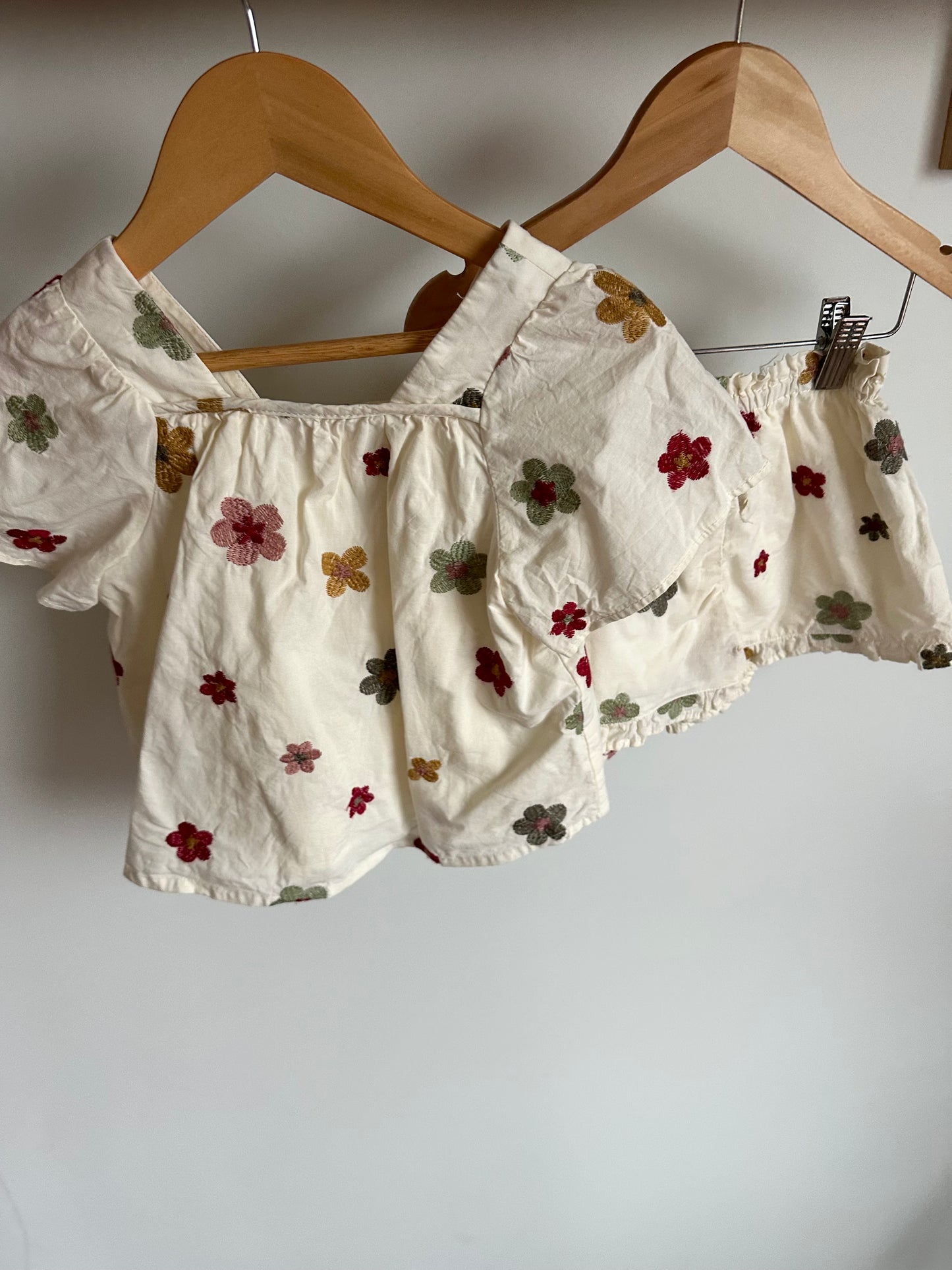 Zara Embroidered Flower Top + Shorts Set / 5 years
