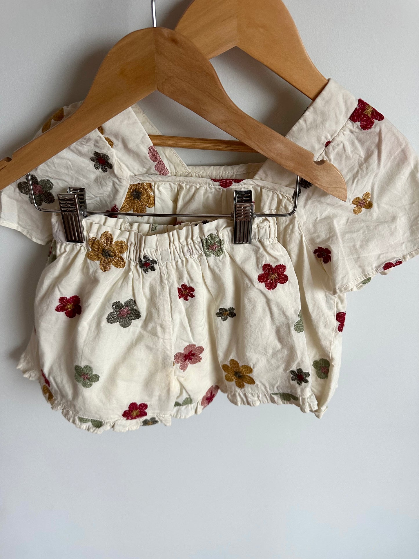 Zara Embroidered Flower Top + Shorts Set / 5 years