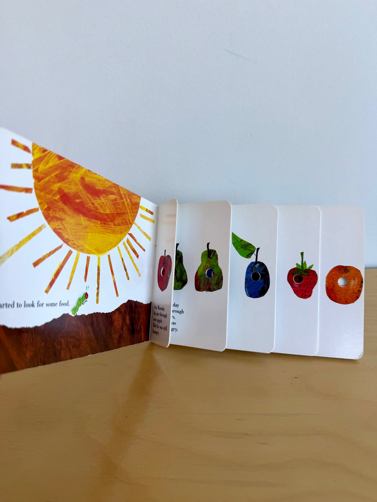 The Very Hungry Caterpillar Board Book / 0-3 years