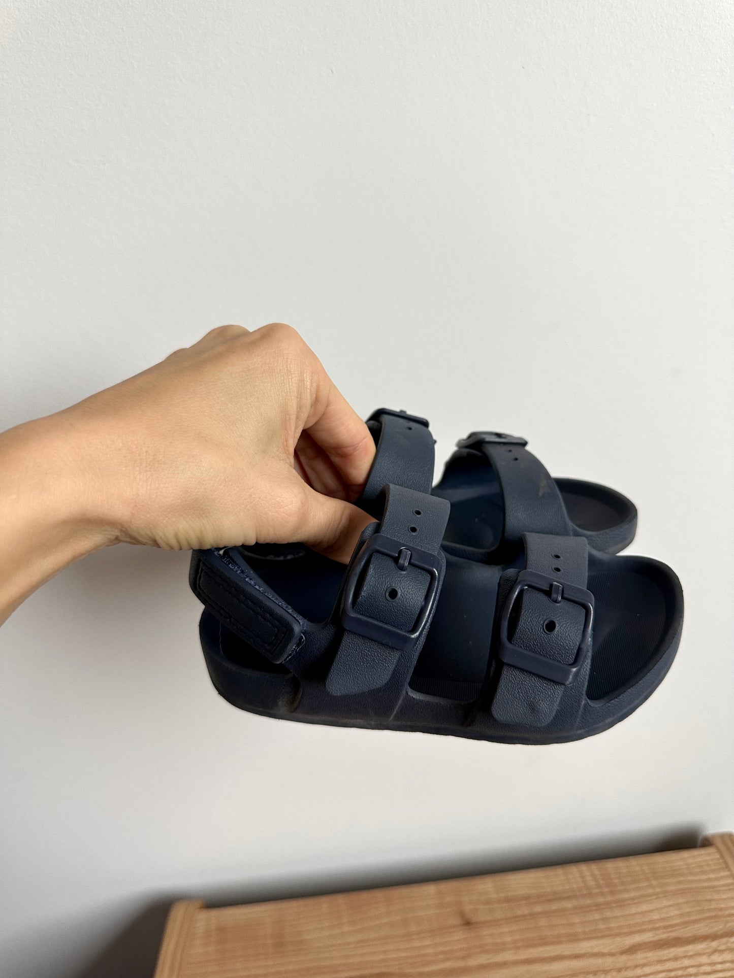 Navy Strap Sandals / Size 8 Toddler