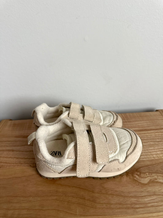 Zara Neutral Sneakers / Size 8.5/9 Toddler