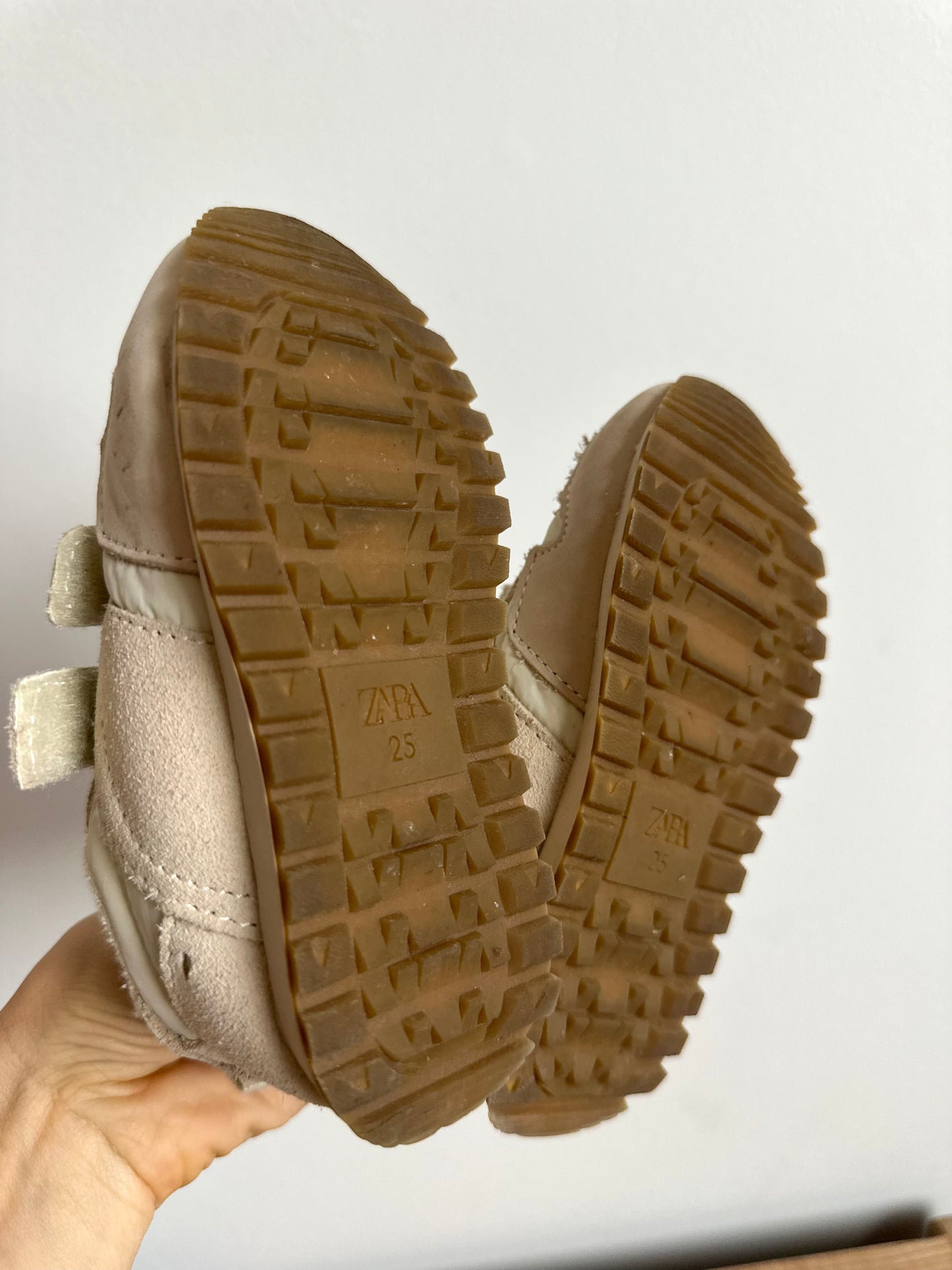 Zara Neutral Sneakers / Size 8.5/9 Toddler