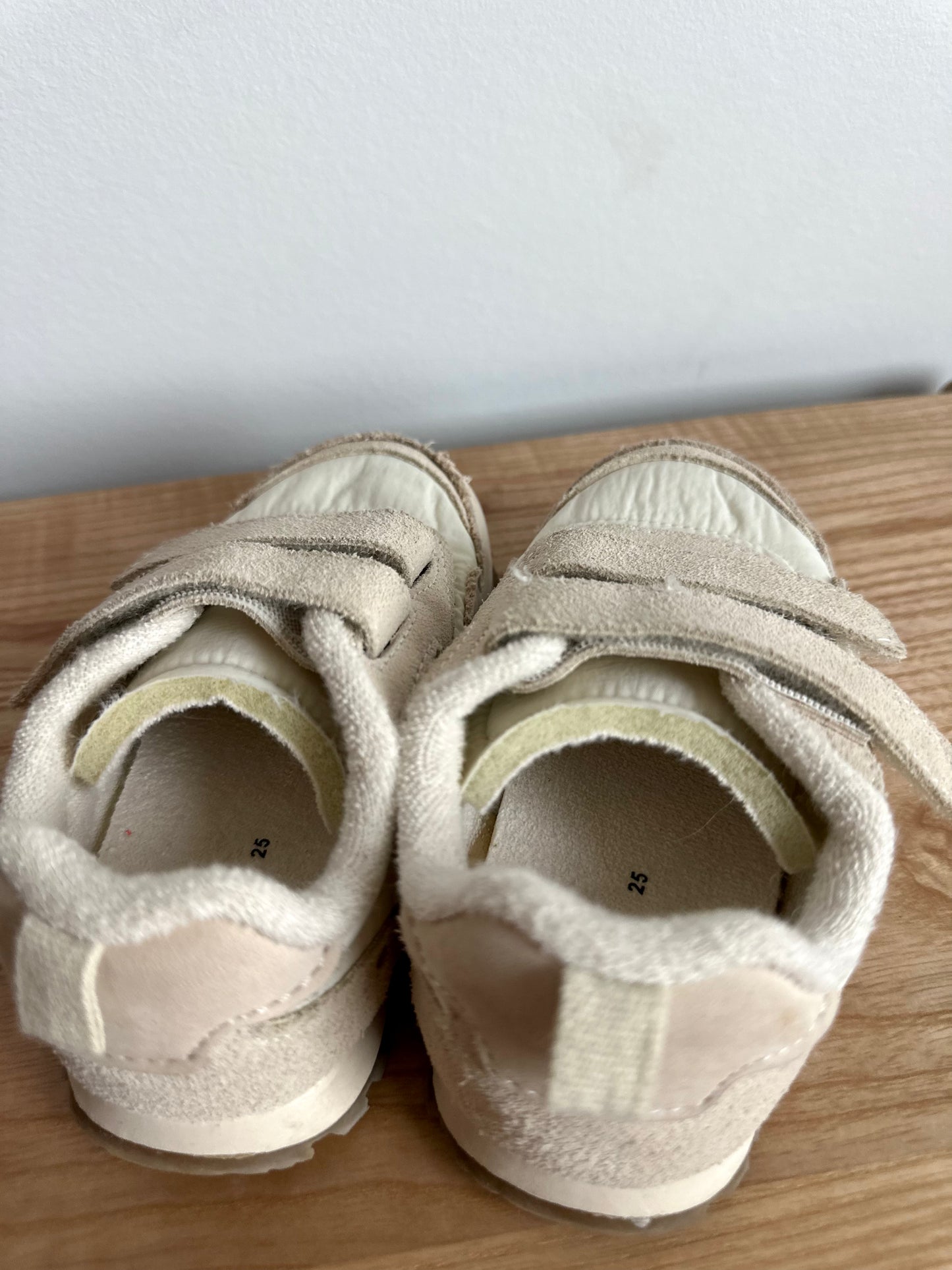 Zara Neutral Sneakers / Size 8.5/9 Toddler