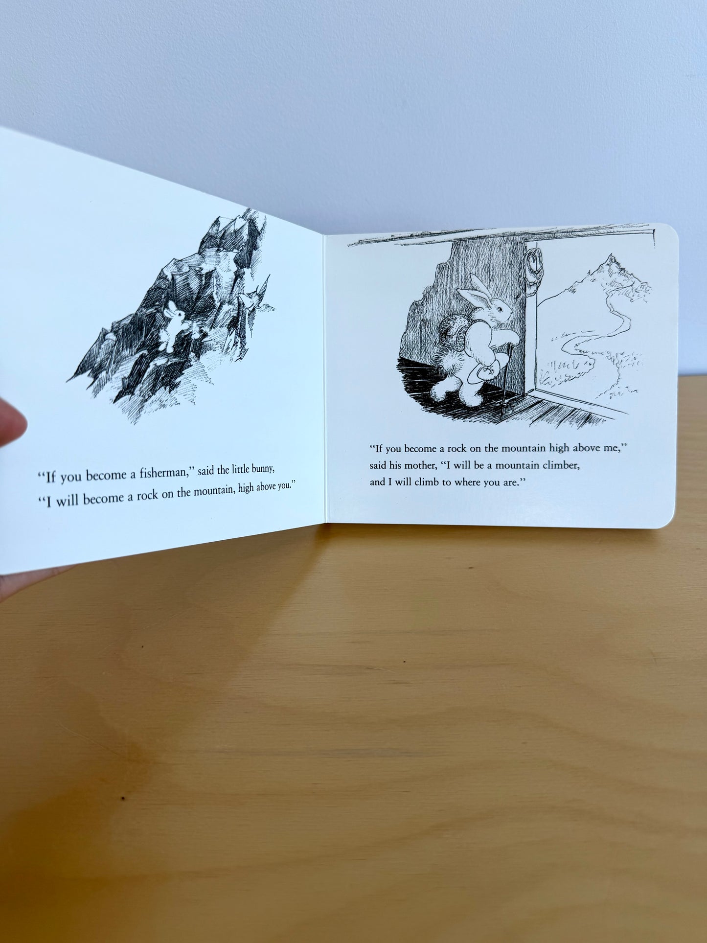 The Runaway Bunny Board Book / 0-2 years