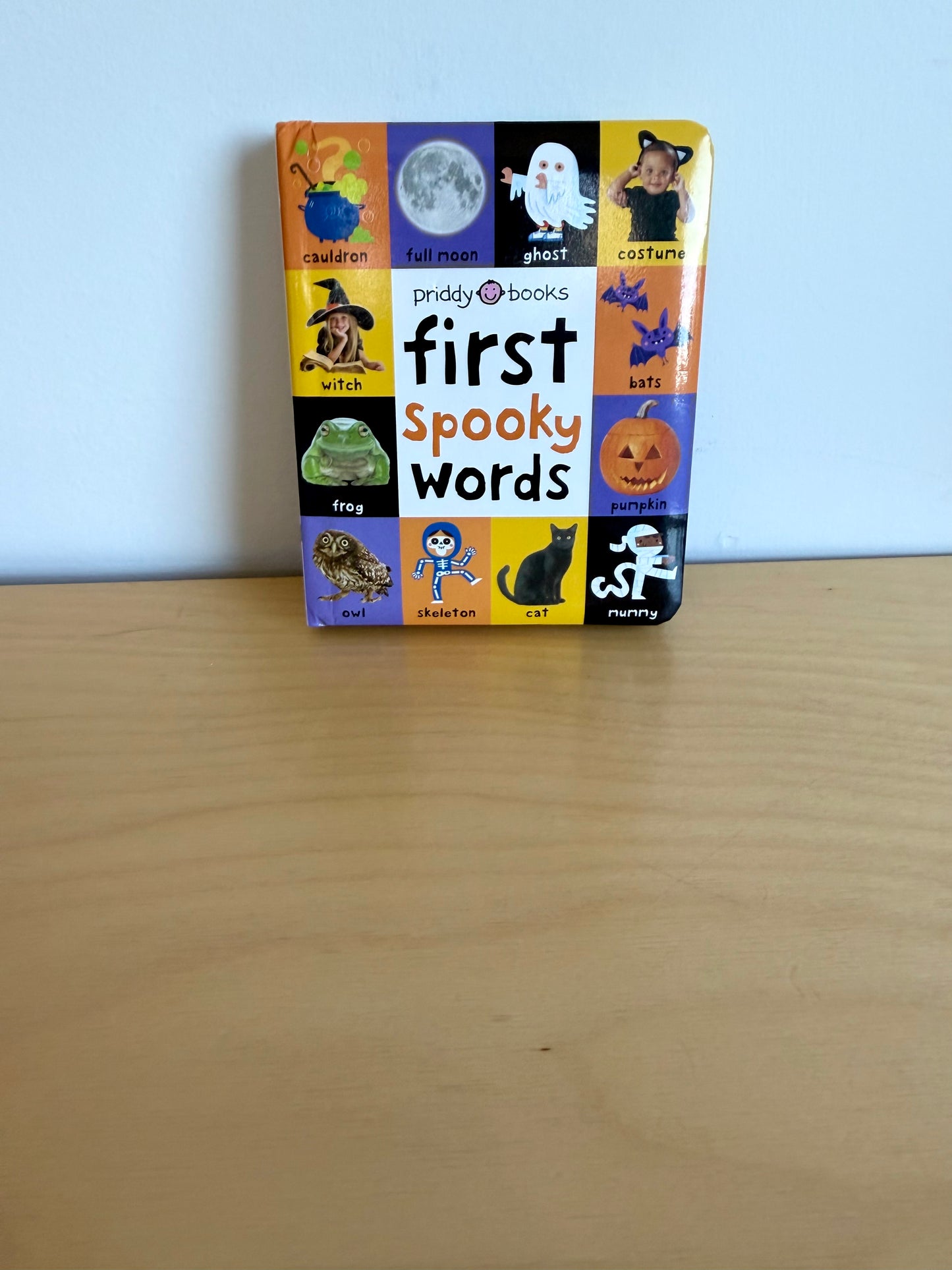 First Spooky Words Board Book / 0-2 years