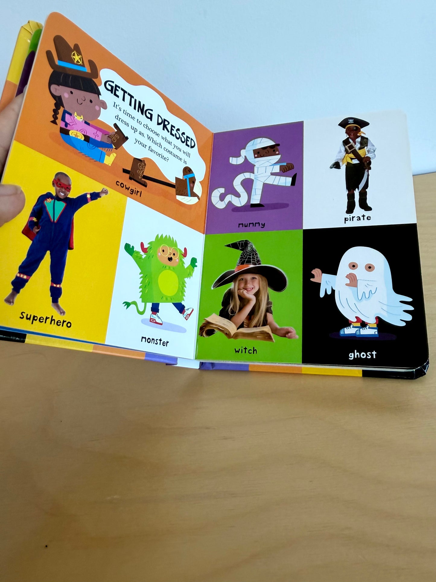 First Spooky Words Board Book / 0-2 years