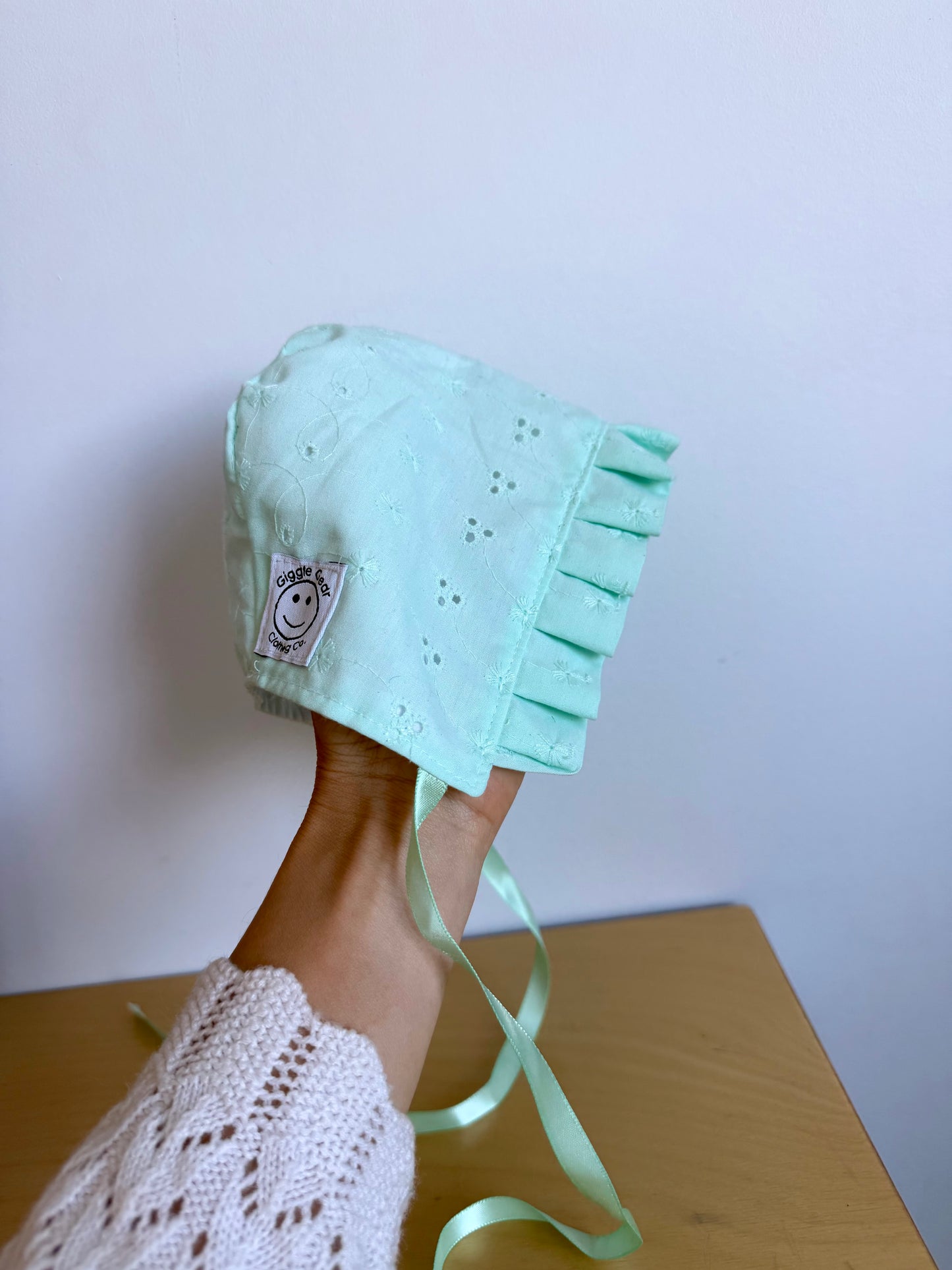 Giggle Gear Eyelet Mint Bonnet / 3-9m?