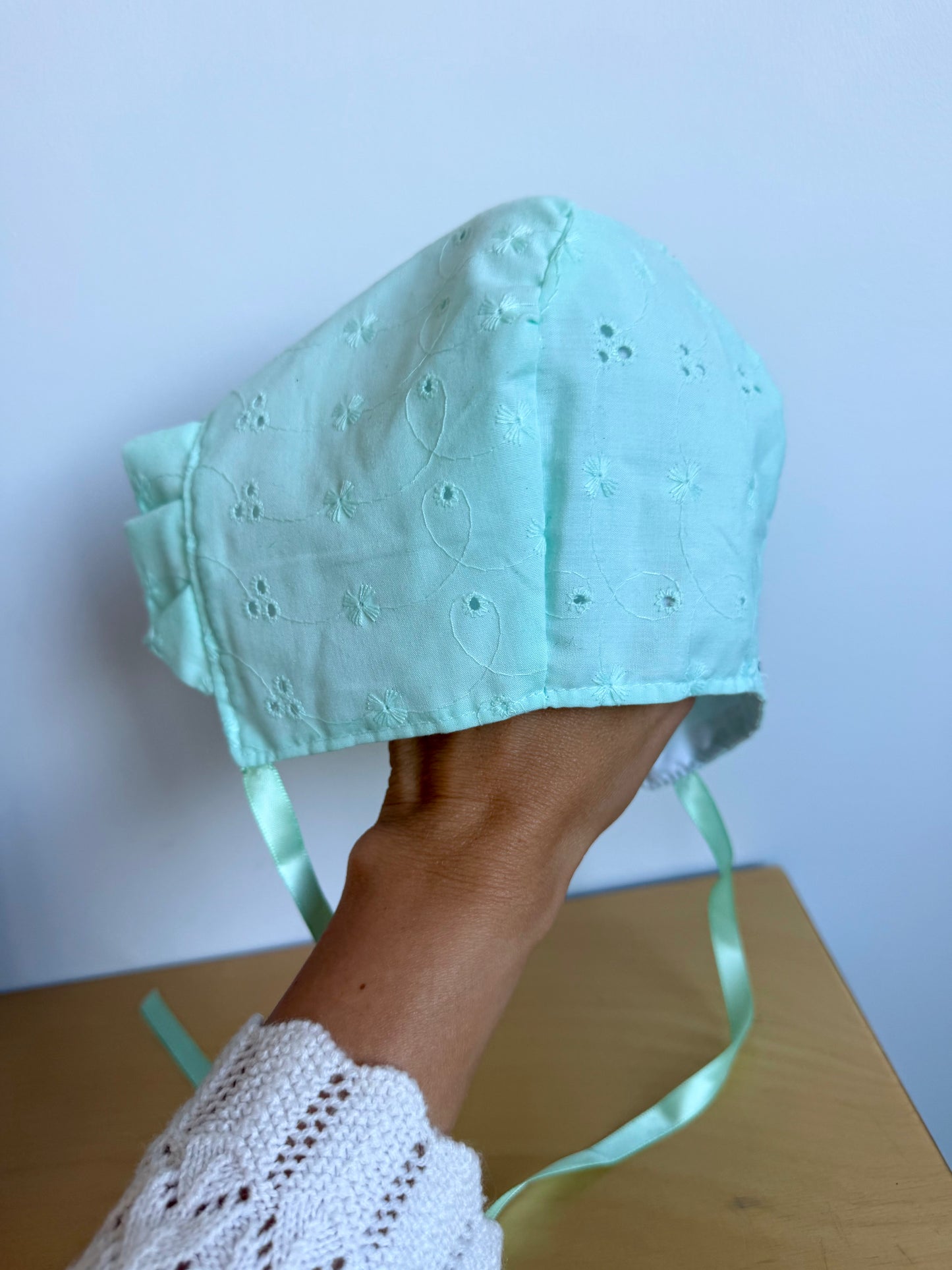 Giggle Gear Eyelet Mint Bonnet / 3-9m?