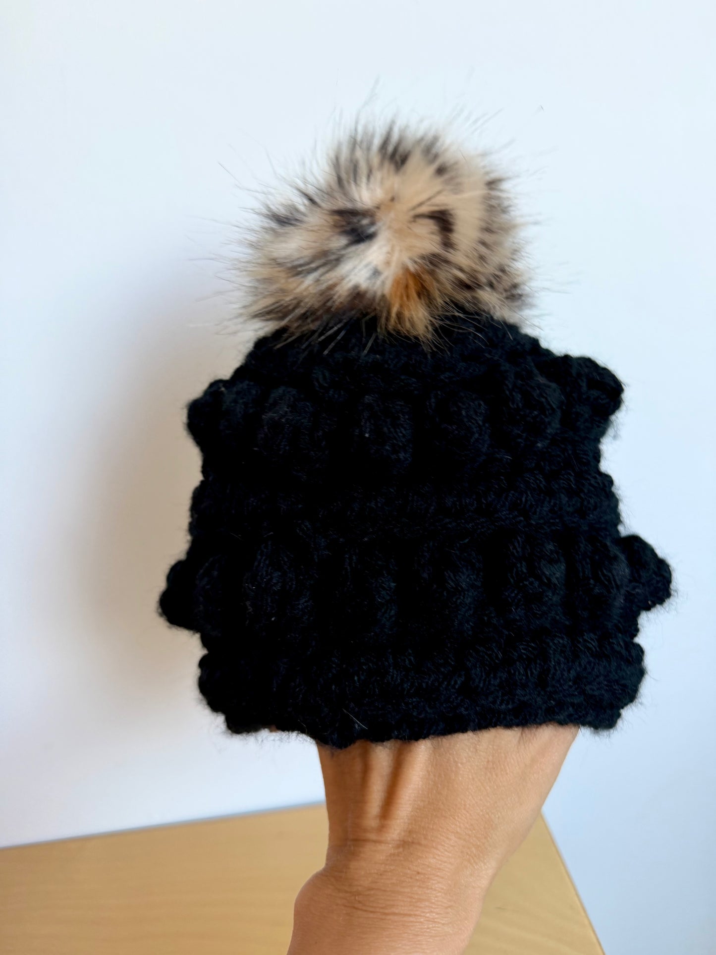 Pom Pom Black Toque / 6-12m?